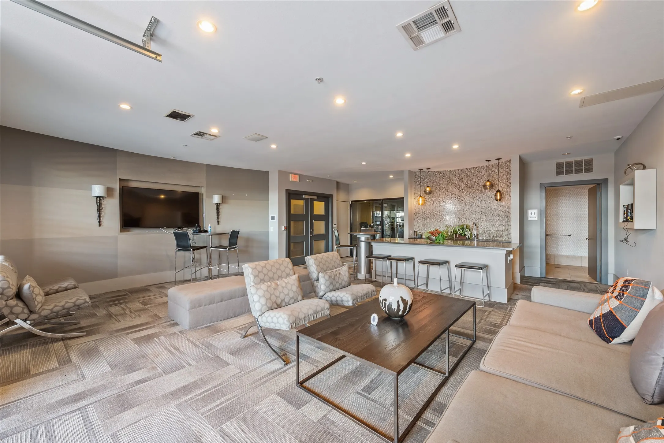 Condominium For Rent in Dallas County , 5609 Smu Boulevard 207, Dallas, Texas 75206, 2 Bedroom, 2 Bathroom, 1 Garage spaces, 1,025 Sqft, built in 2008, mls#21270374, Real Estate Agent in Dallas, Homes For Rent in Dallas county, Homes For Rent in Dallas, Realtor in Dallas Texas, Real Estate Brokerage Independent Realty Texas, Luminita Cordes Realtor