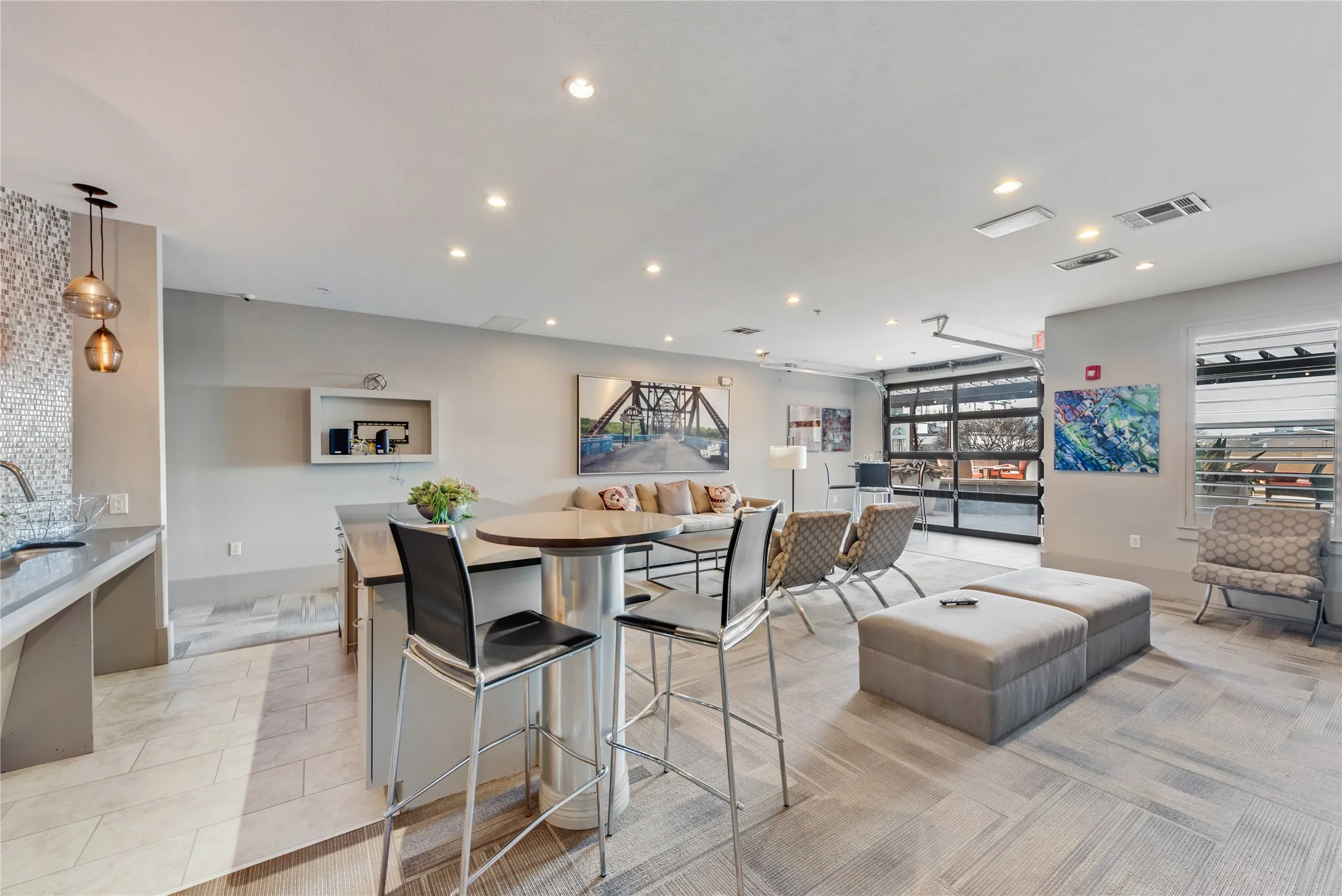 Condominium For Rent in Dallas County , 5609 Smu Boulevard 207, Dallas, Texas 75206, 2 Bedroom, 2 Bathroom, 1 Garage spaces, 1,025 Sqft, built in 2008, mls#21270374, Real Estate Agent in Dallas, Homes For Rent in Dallas county, Homes For Rent in Dallas, Realtor in Dallas Texas, Real Estate Brokerage Independent Realty Texas, Luminita Cordes Realtor