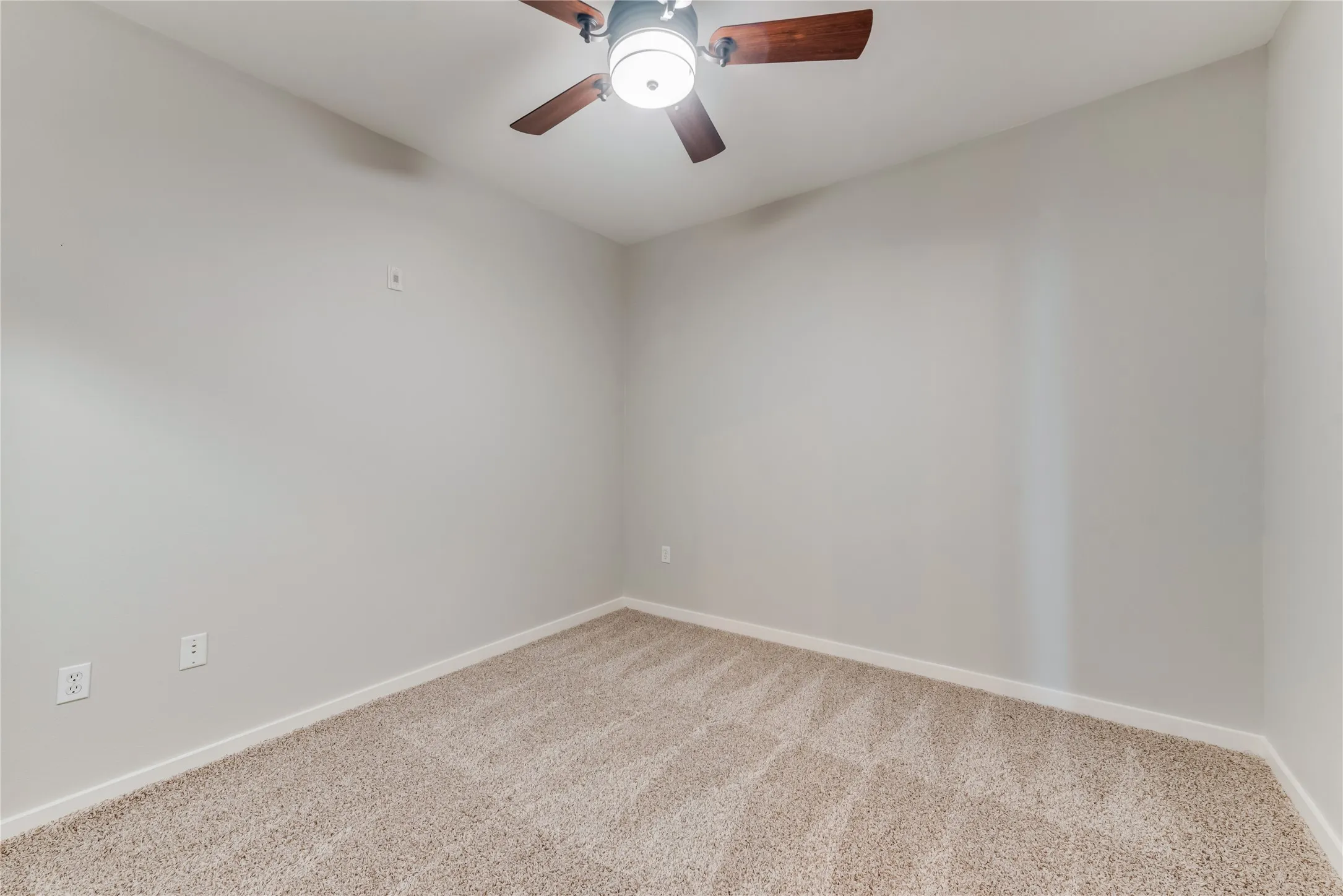 Condominium For Rent in Dallas County , 5609 Smu Boulevard 207, Dallas, Texas 75206, 2 Bedroom, 2 Bathroom, 1 Garage spaces, 1,025 Sqft, built in 2008, mls#21270374, Real Estate Agent in Dallas, Homes For Rent in Dallas county, Homes For Rent in Dallas, Realtor in Dallas Texas, Real Estate Brokerage Independent Realty Texas, Luminita Cordes Realtor