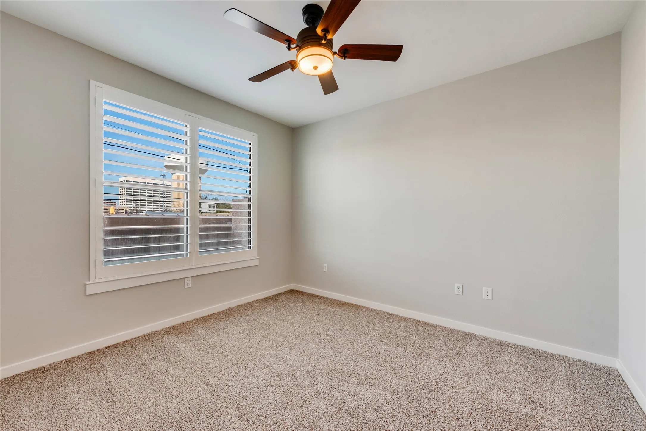 Condominium For Rent in Dallas County , 5609 Smu Boulevard 207, Dallas, Texas 75206, 2 Bedroom, 2 Bathroom, 1 Garage spaces, 1,025 Sqft, built in 2008, mls#21270374, Real Estate Agent in Dallas, Homes For Rent in Dallas county, Homes For Rent in Dallas, Realtor in Dallas Texas, Real Estate Brokerage Independent Realty Texas, Luminita Cordes Realtor