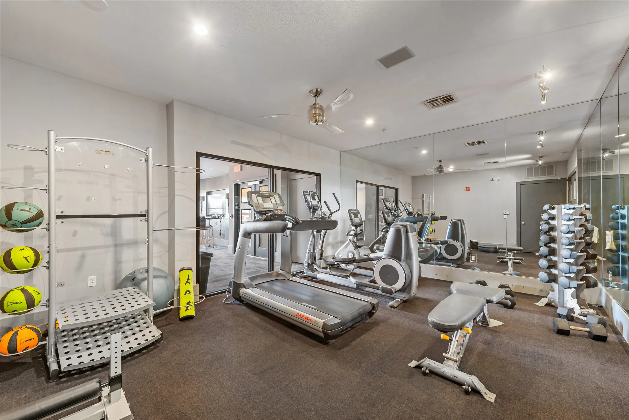 Condominium For Rent in Dallas County , 5609 Smu Boulevard 207, Dallas, Texas 75206, 2 Bedroom, 2 Bathroom, 1 Garage spaces, 1,025 Sqft, built in 2008, mls#21270374, Real Estate Agent in Dallas, Homes For Rent in Dallas county, Homes For Rent in Dallas, Realtor in Dallas Texas, Real Estate Brokerage Independent Realty Texas, Luminita Cordes Realtor