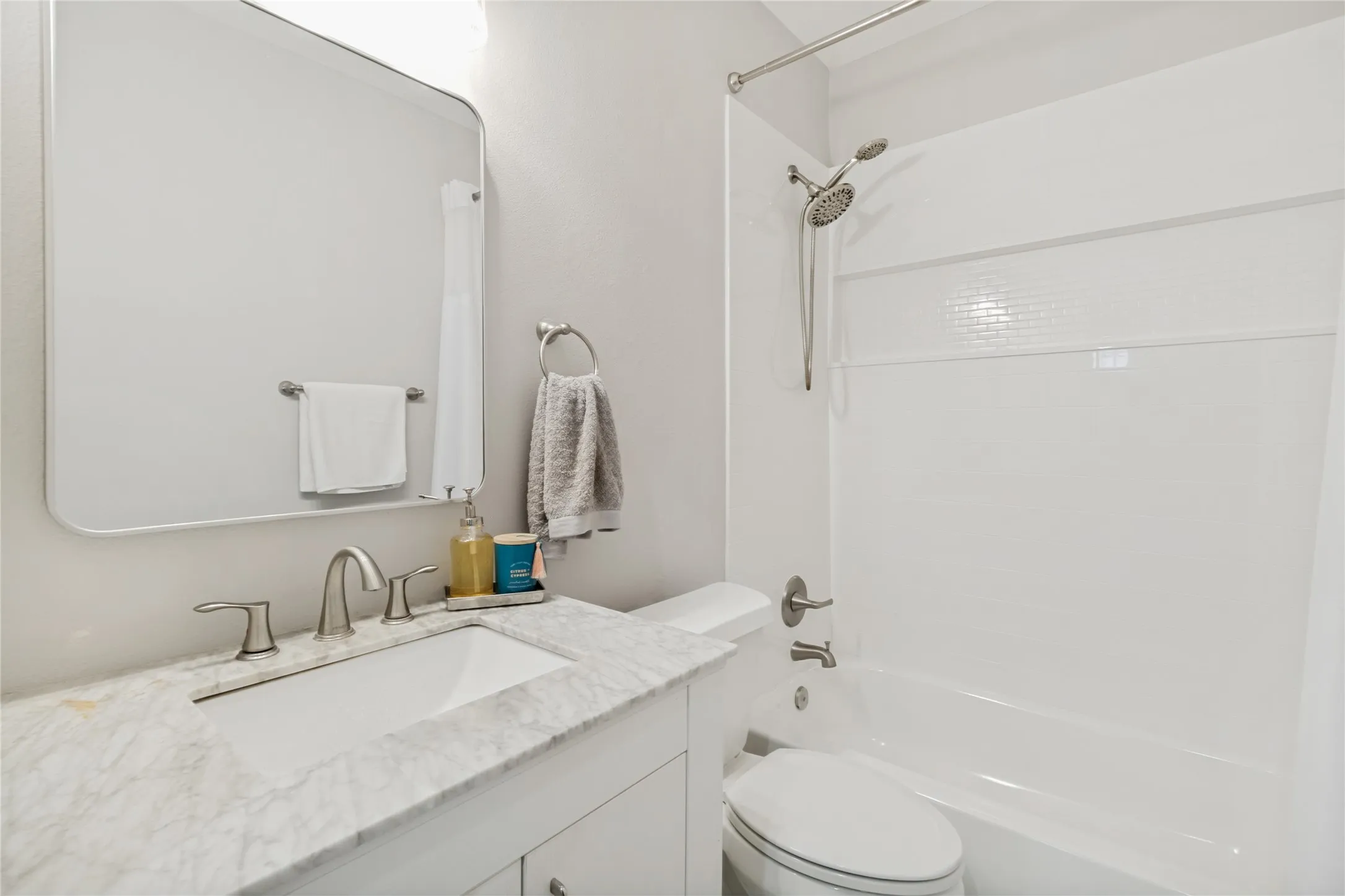 Single Family Residence For Sale in Dallas County , 1023 Mount Auburn Avenue, Dallas, Texas 75223, 4 Bedroom, 2 Bathroom, 1 Garage spaces, 1,444 Sqft, built in 1947, mls#21265664, Real Estate Agent in Dallas, Homes For Sale in Dallas county, Homes For Sale in Dallas, Realtor in Dallas Texas, Real Estate Brokerage Independent Realty Texas, Luminita Cordes Realtor