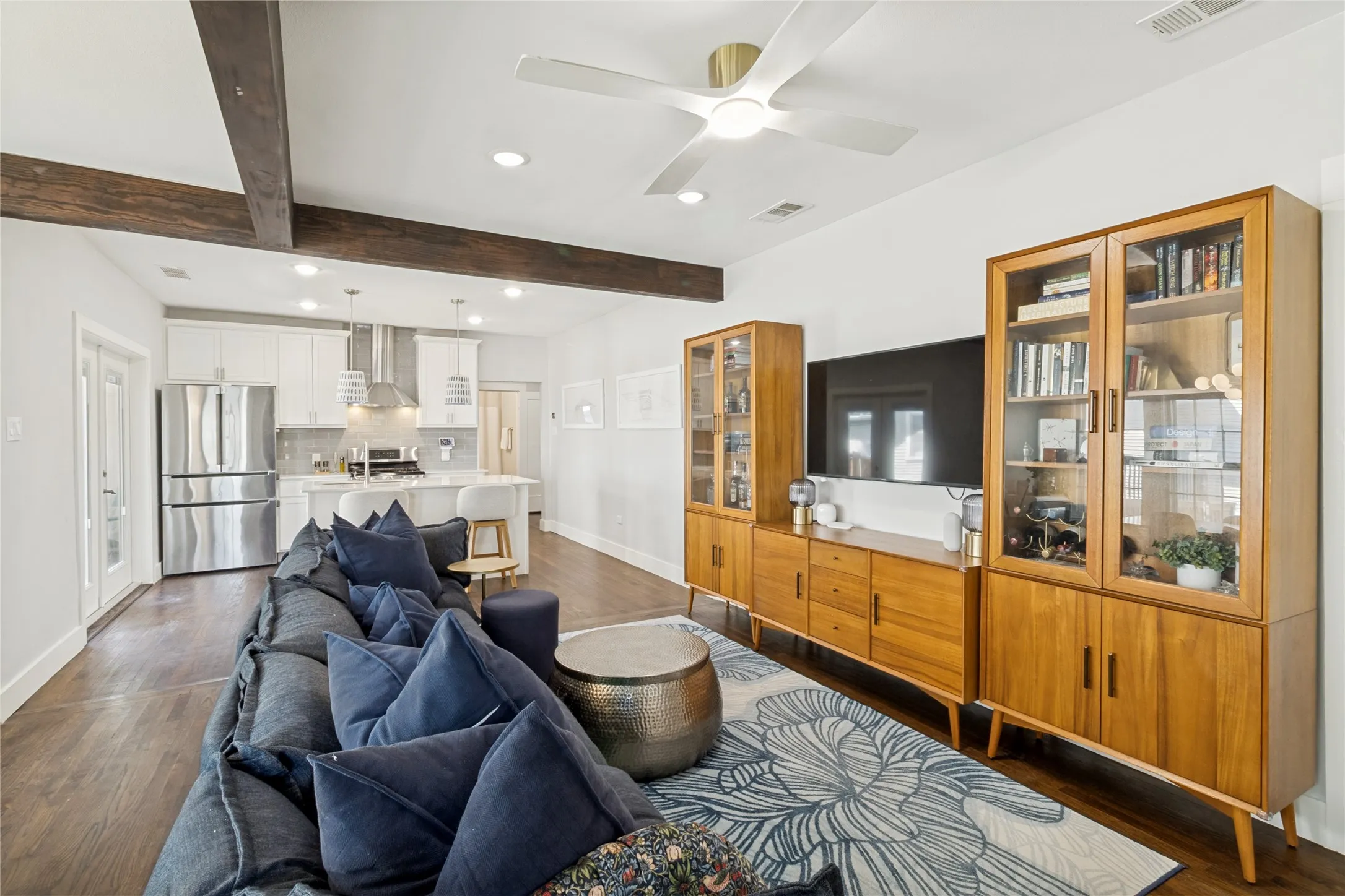 Single Family Residence For Sale in Dallas County , 1023 Mount Auburn Avenue, Dallas, Texas 75223, 4 Bedroom, 2 Bathroom, 1 Garage spaces, 1,444 Sqft, built in 1947, mls#21265664, Real Estate Agent in Dallas, Homes For Sale in Dallas county, Homes For Sale in Dallas, Realtor in Dallas Texas, Real Estate Brokerage Independent Realty Texas, Luminita Cordes Realtor
