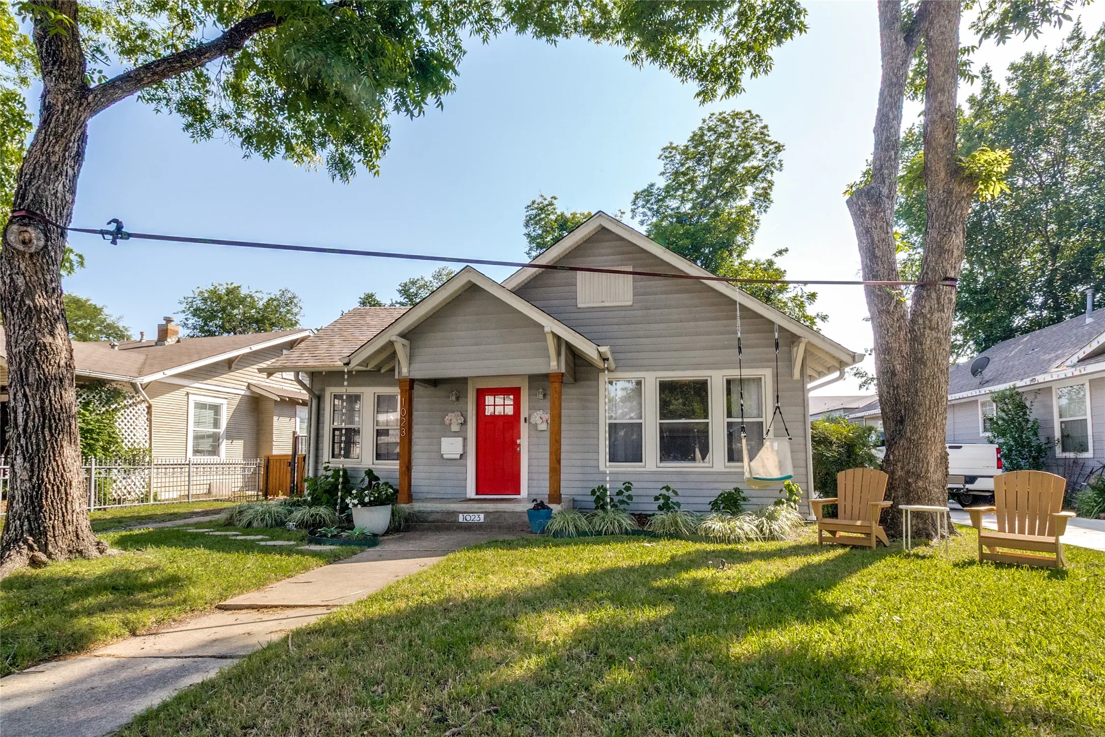 Single Family Residence For Sale in Dallas County , 1023 Mount Auburn Avenue, Dallas, Texas 75223, 4 Bedroom, 2 Bathroom, 1 Garage spaces, 1,444 Sqft, built in 1947, mls#21265664, Real Estate Agent in Dallas, Homes For Sale in Dallas county, Homes For Sale in Dallas, Realtor in Dallas Texas, Real Estate Brokerage Independent Realty Texas, Luminita Cordes Realtor