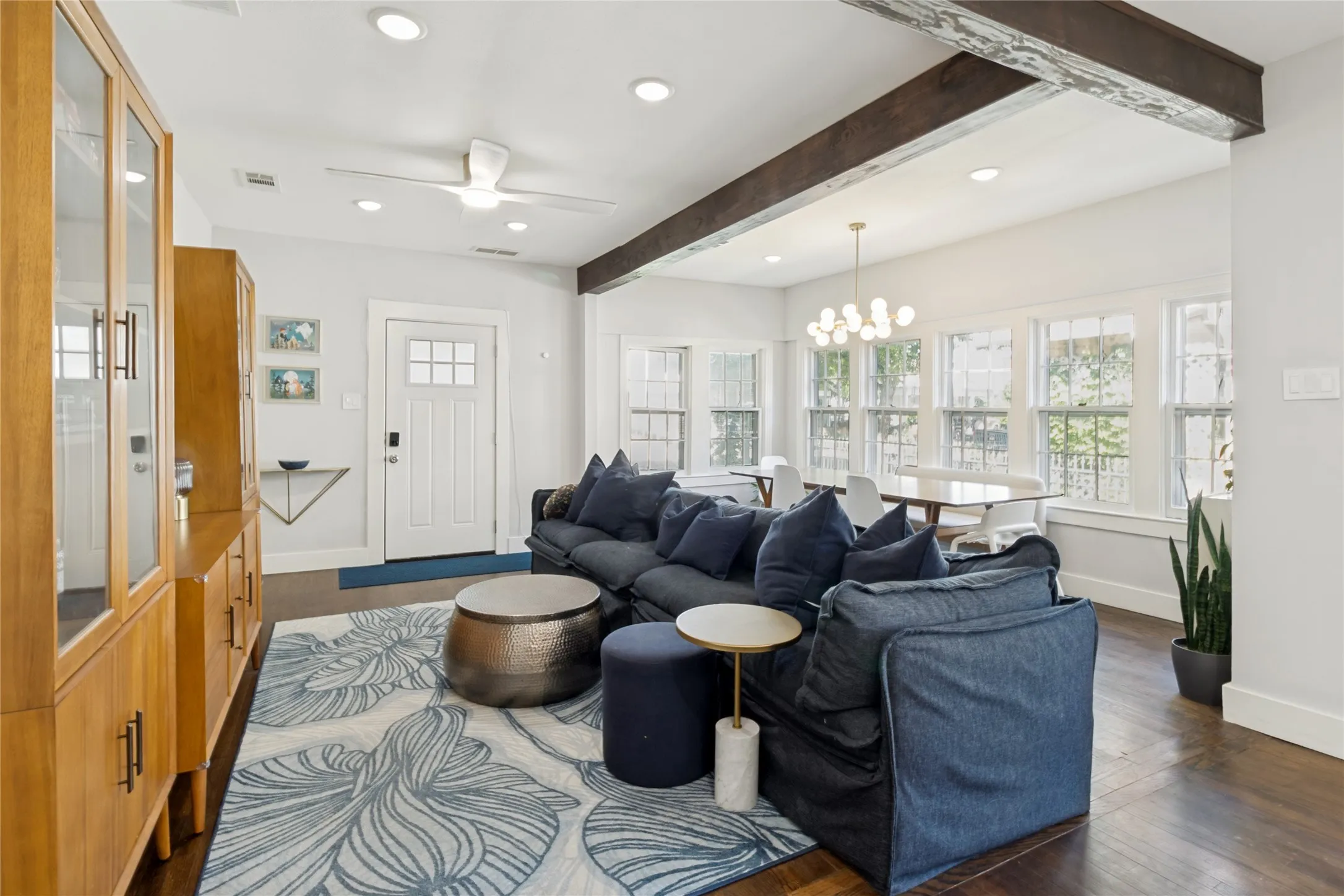Single Family Residence For Sale in Dallas County , 1023 Mount Auburn Avenue, Dallas, Texas 75223, 4 Bedroom, 2 Bathroom, 1 Garage spaces, 1,444 Sqft, built in 1947, mls#21265664, Real Estate Agent in Dallas, Homes For Sale in Dallas county, Homes For Sale in Dallas, Realtor in Dallas Texas, Real Estate Brokerage Independent Realty Texas, Luminita Cordes Realtor