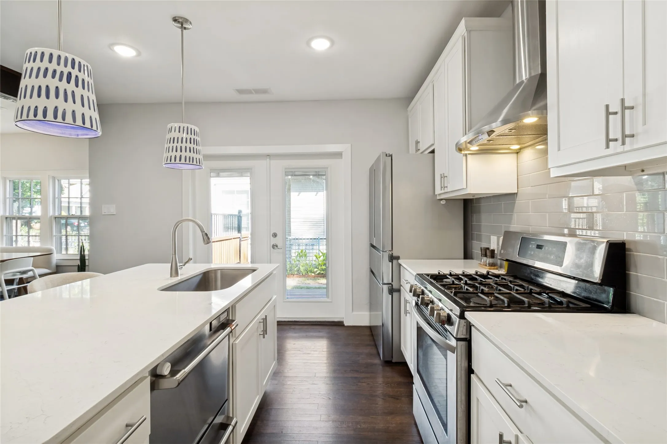 Single Family Residence For Sale in Dallas County , 1023 Mount Auburn Avenue, Dallas, Texas 75223, 4 Bedroom, 2 Bathroom, 1 Garage spaces, 1,444 Sqft, built in 1947, mls#21265664, Real Estate Agent in Dallas, Homes For Sale in Dallas county, Homes For Sale in Dallas, Realtor in Dallas Texas, Real Estate Brokerage Independent Realty Texas, Luminita Cordes Realtor