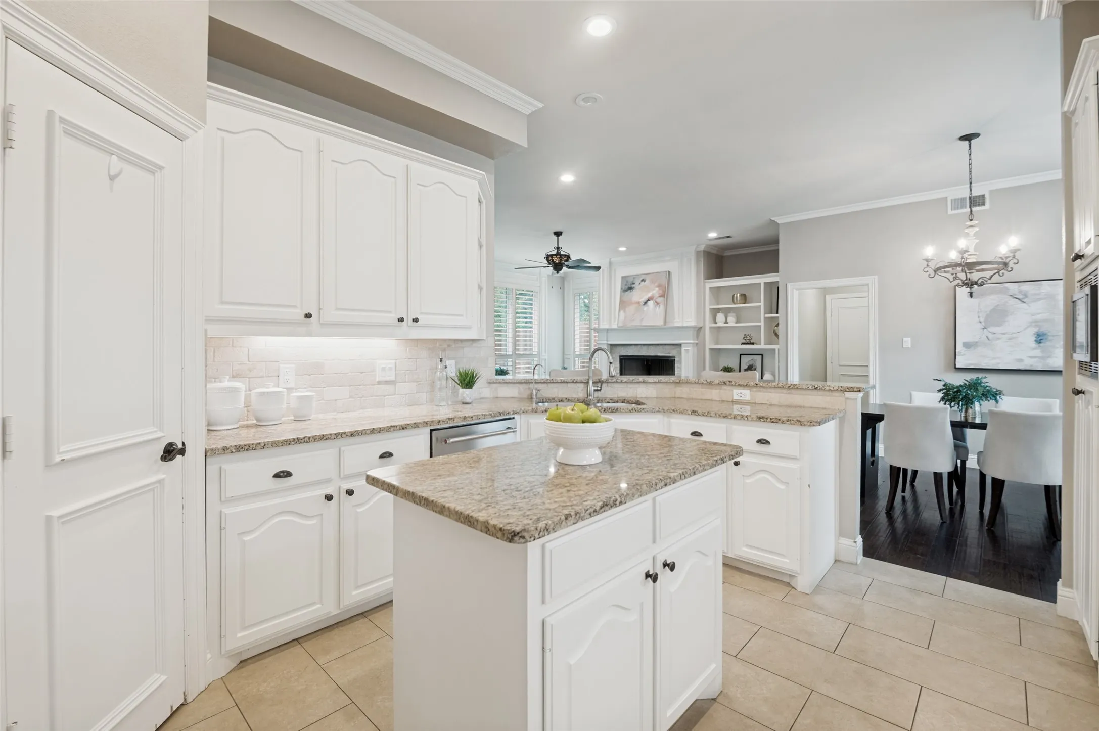 Single Family Residence For Sale in Tarrant County , 3118 Woodland Heights Circle, Colleyville, Texas 76034, 4 Bedroom, 3 Bathroom, 2 Garage spaces, 2,795 Sqft, built in 1992, mls#21267197, Real Estate Agent in Colleyville, Homes For Sale in Tarrant county, Homes For Sale in Colleyville, Realtor in Colleyville Texas, Real Estate Brokerage Independent Realty Texas, Luminita Cordes Realtor