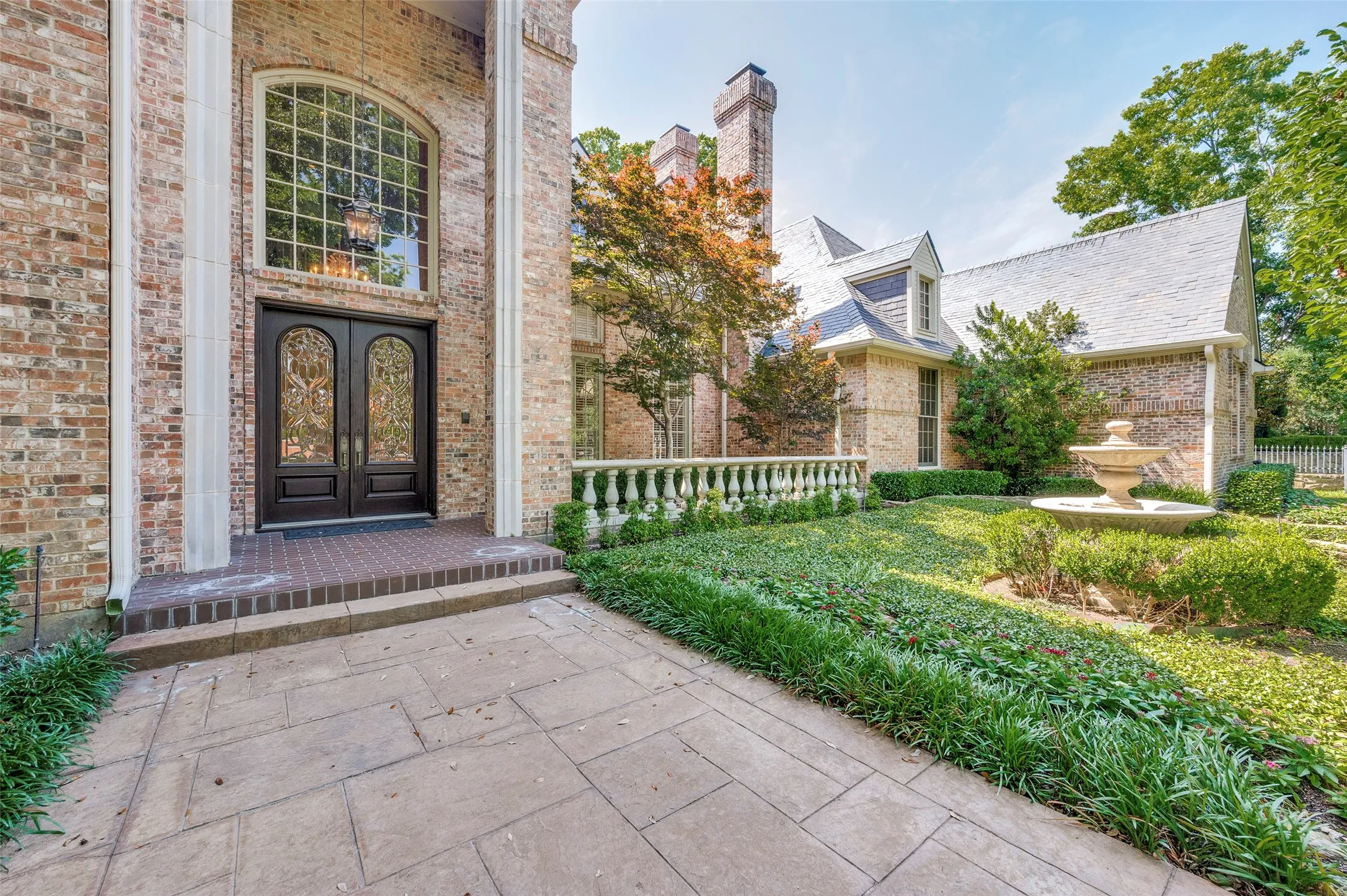 Single Family Residence For Sale in Dallas County , 10445 Strait Lane, Dallas, Texas 75229, 5 Bedrooms, 6 Bathrooms, 3 Garage spaces, 7,245 Sqft, built in 1989, Price $6,750,000, mls#21271770, Real Estate Agent in Dallas, Homes For Sale in Dallas county, Homes For Sale in Dallas, Realtor in Dallas Texas, Real Estate Brokerage Independent Realty Texas, Luminita Cordes Realtor