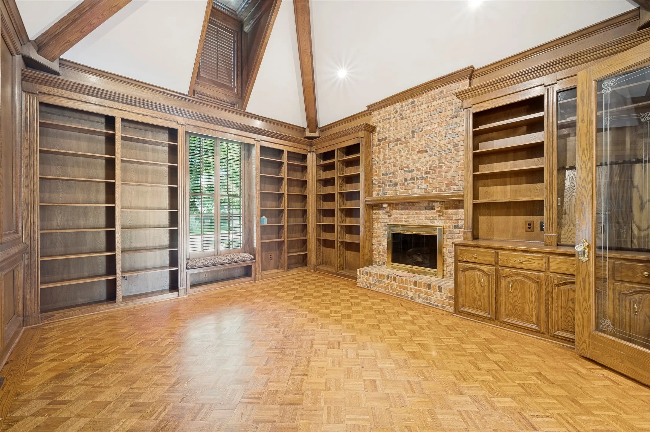Single Family Residence For Sale in Dallas County , 10445 Strait Lane, Dallas, Texas 75229, 5 Bedrooms, 6 Bathrooms, 3 Garage spaces, 7,245 Sqft, built in 1989, Price $6,750,000, mls#21271770, Real Estate Agent in Dallas, Homes For Sale in Dallas county, Homes For Sale in Dallas, Realtor in Dallas Texas, Real Estate Brokerage Independent Realty Texas, Luminita Cordes Realtor