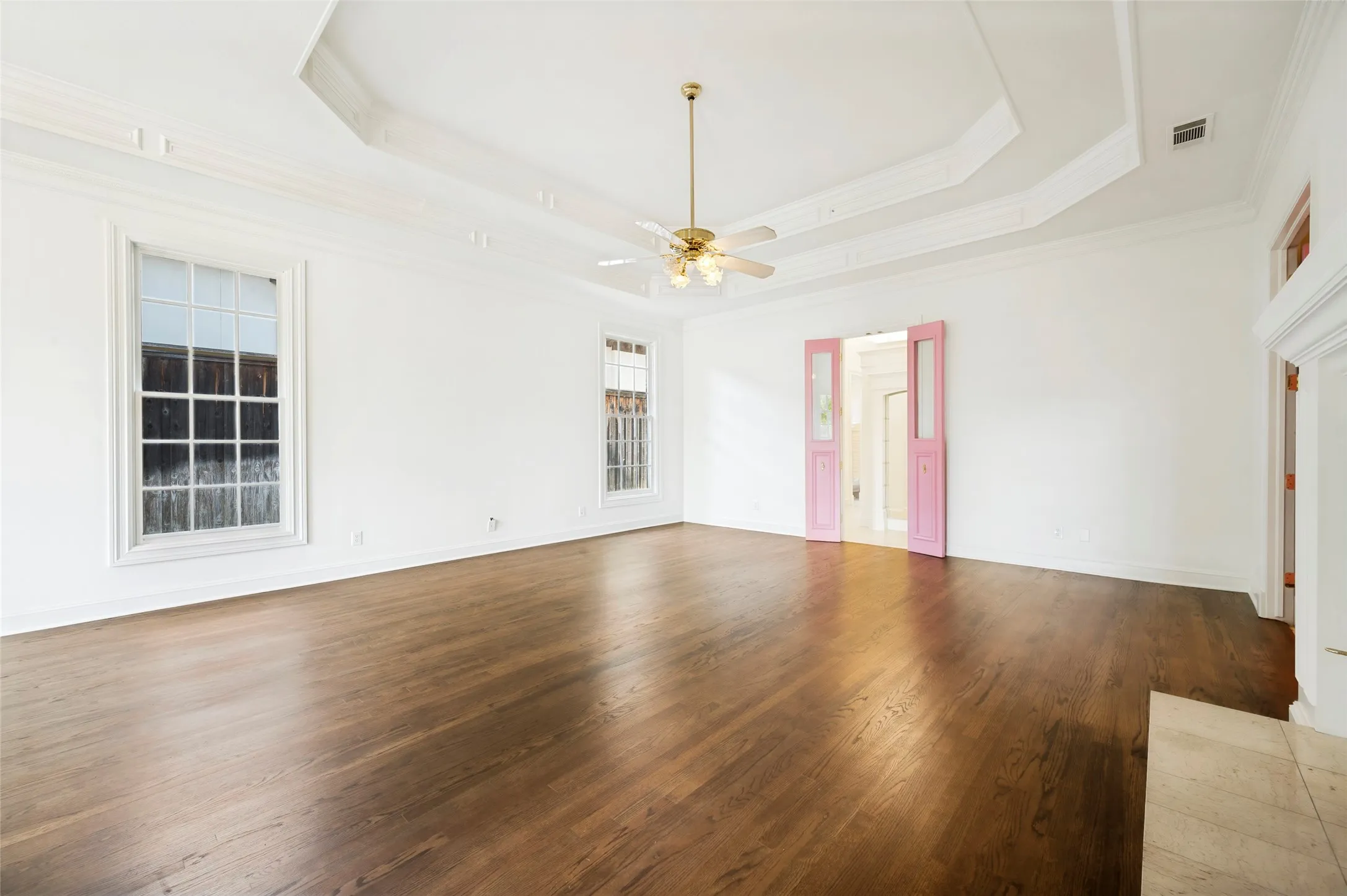 Single Family Residence For Sale in Dallas County , 10445 Strait Lane, Dallas, Texas 75229, 5 Bedrooms, 6 Bathrooms, 3 Garage spaces, 7,245 Sqft, built in 1989, Price $6,750,000, mls#21271770, Real Estate Agent in Dallas, Homes For Sale in Dallas county, Homes For Sale in Dallas, Realtor in Dallas Texas, Real Estate Brokerage Independent Realty Texas, Luminita Cordes Realtor