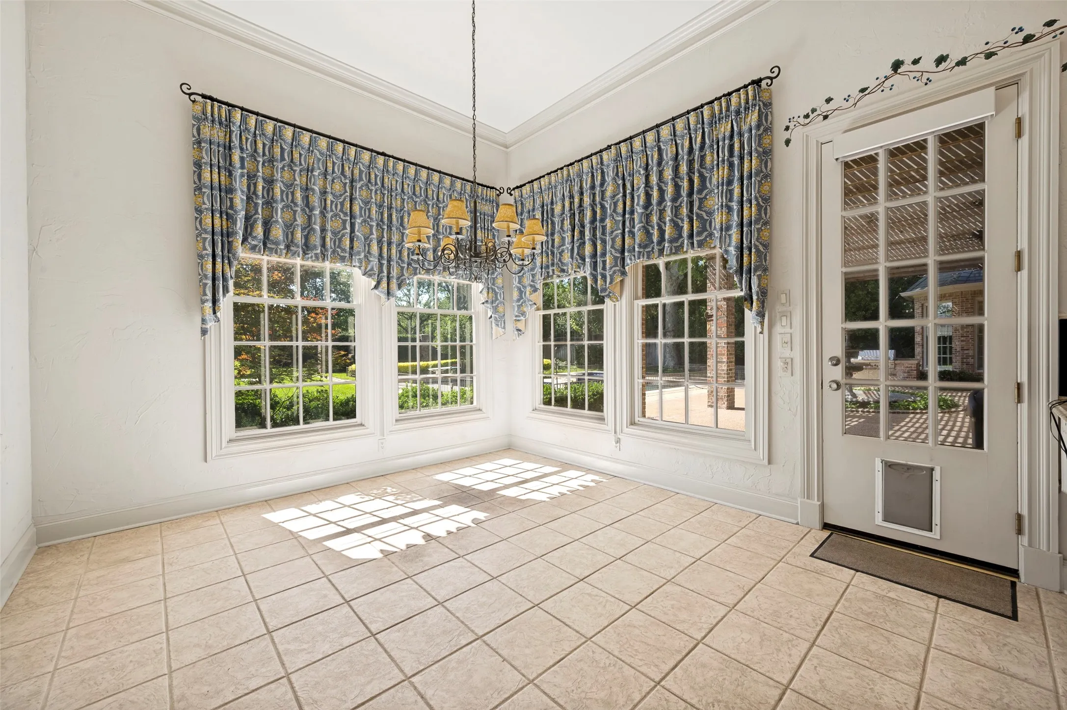 Single Family Residence For Sale in Dallas County , 10445 Strait Lane, Dallas, Texas 75229, 5 Bedrooms, 6 Bathrooms, 3 Garage spaces, 7,245 Sqft, built in 1989, Price $6,750,000, mls#21271770, Real Estate Agent in Dallas, Homes For Sale in Dallas county, Homes For Sale in Dallas, Realtor in Dallas Texas, Real Estate Brokerage Independent Realty Texas, Luminita Cordes Realtor