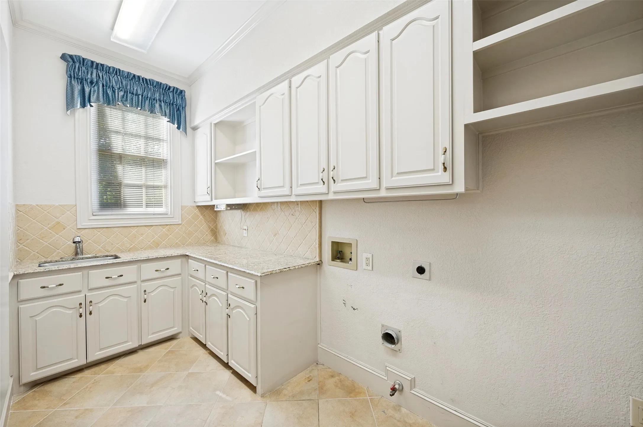 Single Family Residence For Sale in Dallas County , 10445 Strait Lane, Dallas, Texas 75229, 5 Bedrooms, 6 Bathrooms, 3 Garage spaces, 7,245 Sqft, built in 1989, Price $6,750,000, mls#21271770, Real Estate Agent in Dallas, Homes For Sale in Dallas county, Homes For Sale in Dallas, Realtor in Dallas Texas, Real Estate Brokerage Independent Realty Texas, Luminita Cordes Realtor