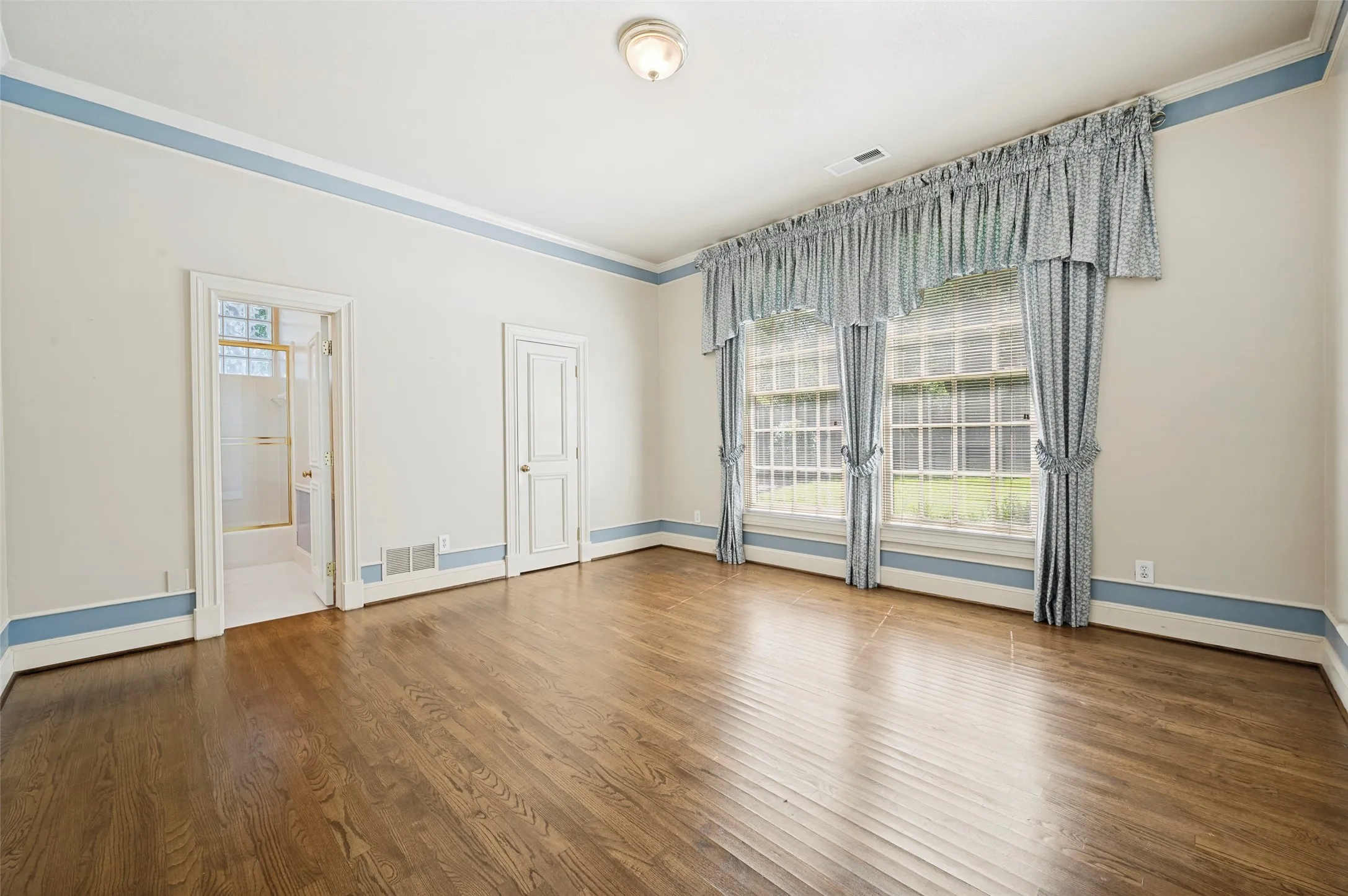 Single Family Residence For Sale in Dallas County , 10445 Strait Lane, Dallas, Texas 75229, 5 Bedrooms, 6 Bathrooms, 3 Garage spaces, 7,245 Sqft, built in 1989, Price $6,750,000, mls#21271770, Real Estate Agent in Dallas, Homes For Sale in Dallas county, Homes For Sale in Dallas, Realtor in Dallas Texas, Real Estate Brokerage Independent Realty Texas, Luminita Cordes Realtor