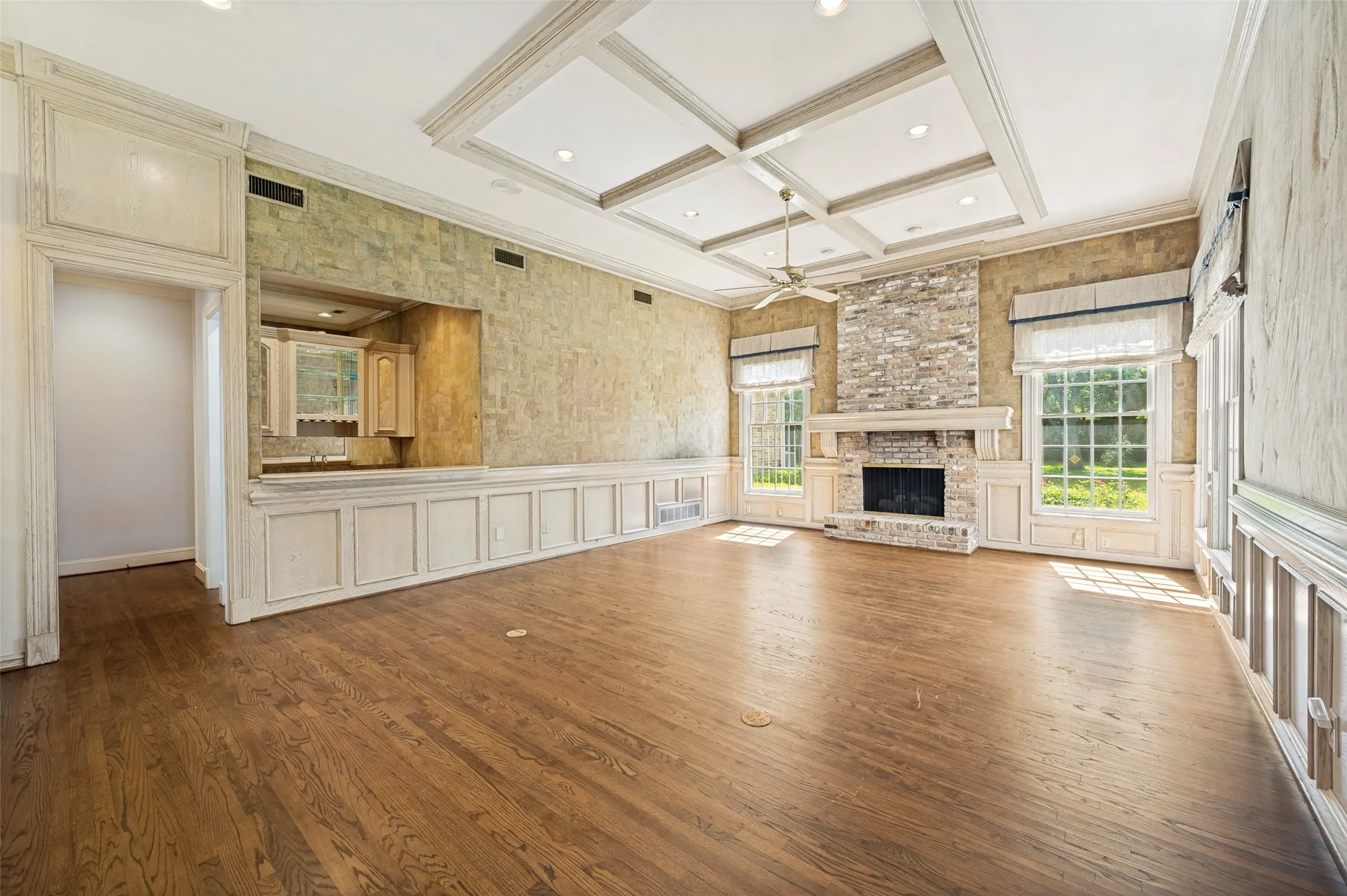 Single Family Residence For Sale in Dallas County , 10445 Strait Lane, Dallas, Texas 75229, 5 Bedrooms, 6 Bathrooms, 3 Garage spaces, 7,245 Sqft, built in 1989, Price $6,750,000, mls#21271770, Real Estate Agent in Dallas, Homes For Sale in Dallas county, Homes For Sale in Dallas, Realtor in Dallas Texas, Real Estate Brokerage Independent Realty Texas, Luminita Cordes Realtor