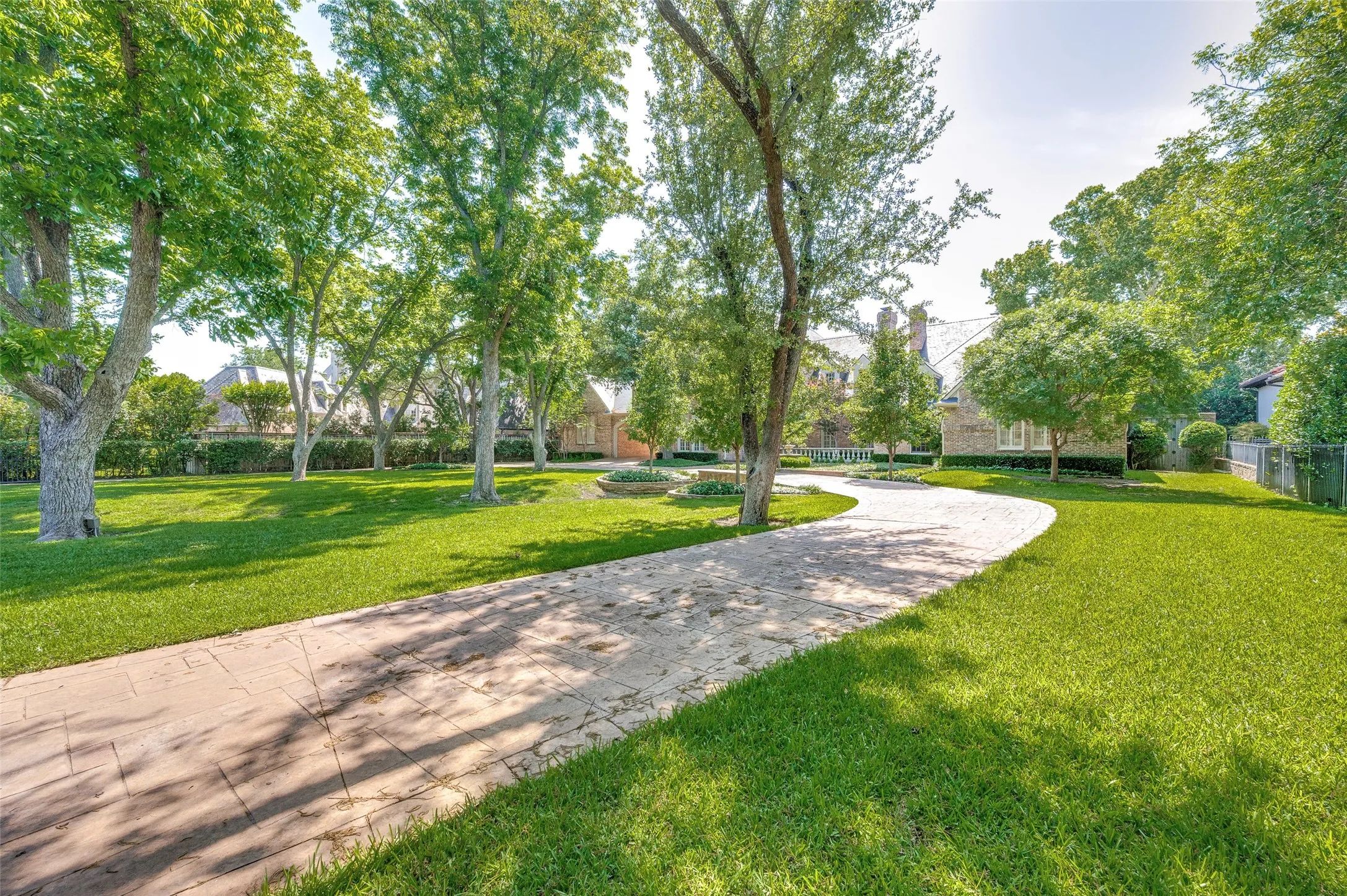 Single Family Residence For Sale in Dallas County , 10445 Strait Lane, Dallas, Texas 75229, 5 Bedrooms, 6 Bathrooms, 3 Garage spaces, 7,245 Sqft, built in 1989, Price $6,750,000, mls#21271770, Real Estate Agent in Dallas, Homes For Sale in Dallas county, Homes For Sale in Dallas, Realtor in Dallas Texas, Real Estate Brokerage Independent Realty Texas, Luminita Cordes Realtor