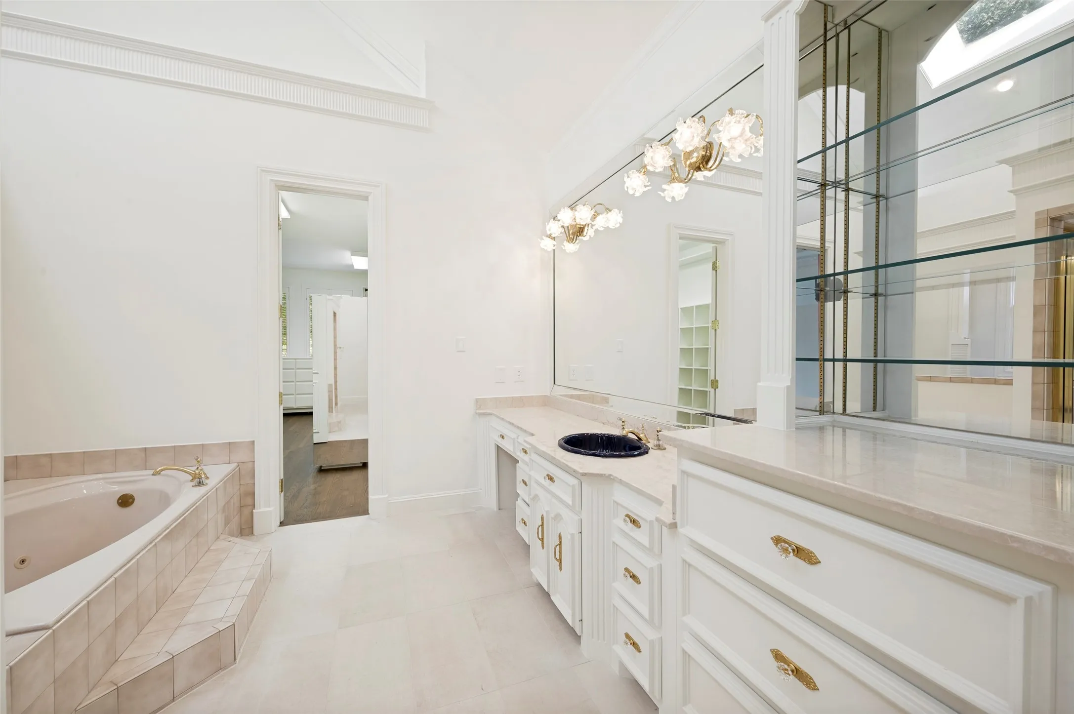 Single Family Residence For Sale in Dallas County , 10445 Strait Lane, Dallas, Texas 75229, 5 Bedrooms, 6 Bathrooms, 3 Garage spaces, 7,245 Sqft, built in 1989, Price $6,750,000, mls#21271770, Real Estate Agent in Dallas, Homes For Sale in Dallas county, Homes For Sale in Dallas, Realtor in Dallas Texas, Real Estate Brokerage Independent Realty Texas, Luminita Cordes Realtor