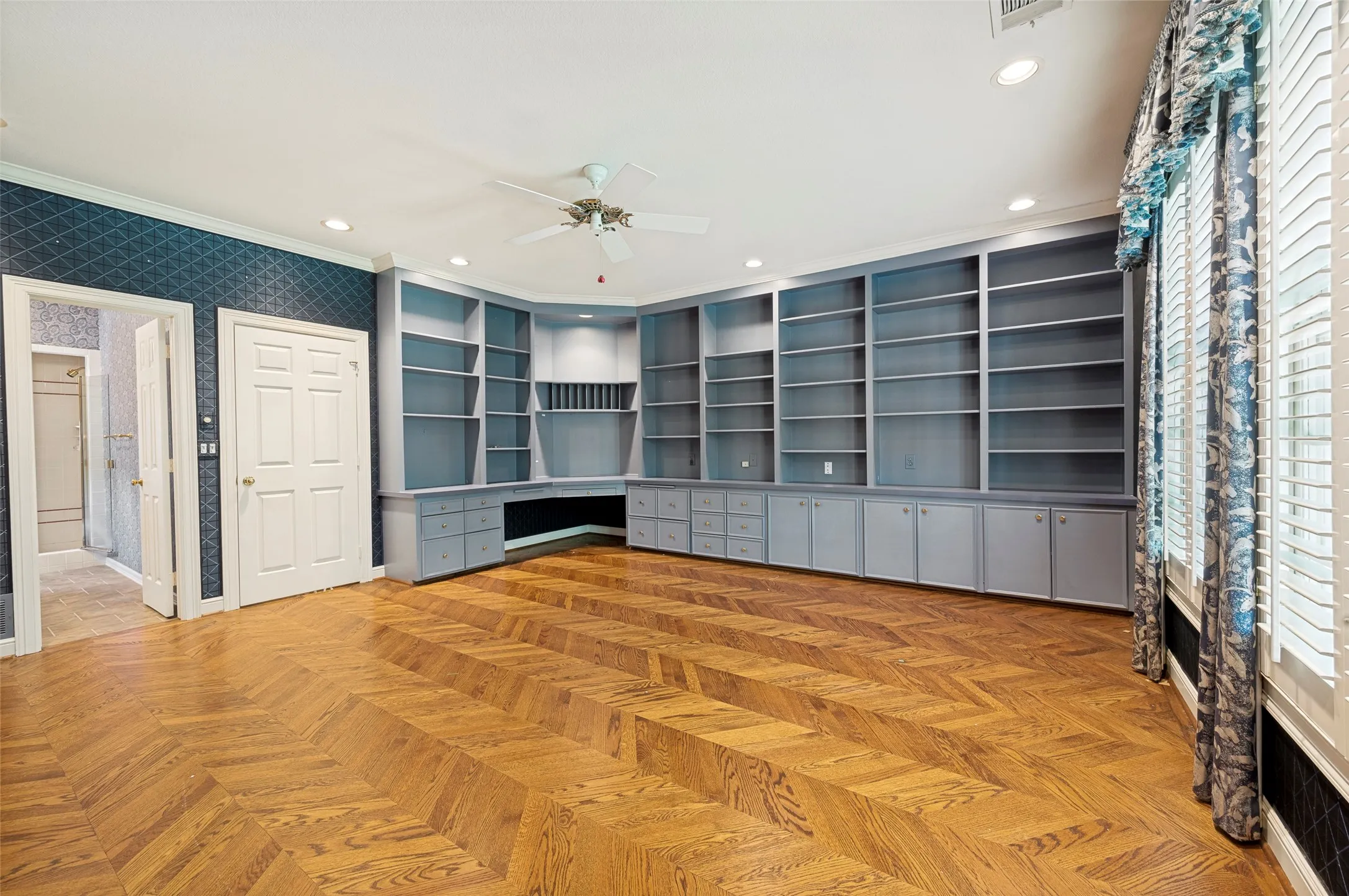 Single Family Residence For Sale in Dallas County , 10445 Strait Lane, Dallas, Texas 75229, 5 Bedrooms, 6 Bathrooms, 3 Garage spaces, 7,245 Sqft, built in 1989, Price $6,750,000, mls#21271770, Real Estate Agent in Dallas, Homes For Sale in Dallas county, Homes For Sale in Dallas, Realtor in Dallas Texas, Real Estate Brokerage Independent Realty Texas, Luminita Cordes Realtor