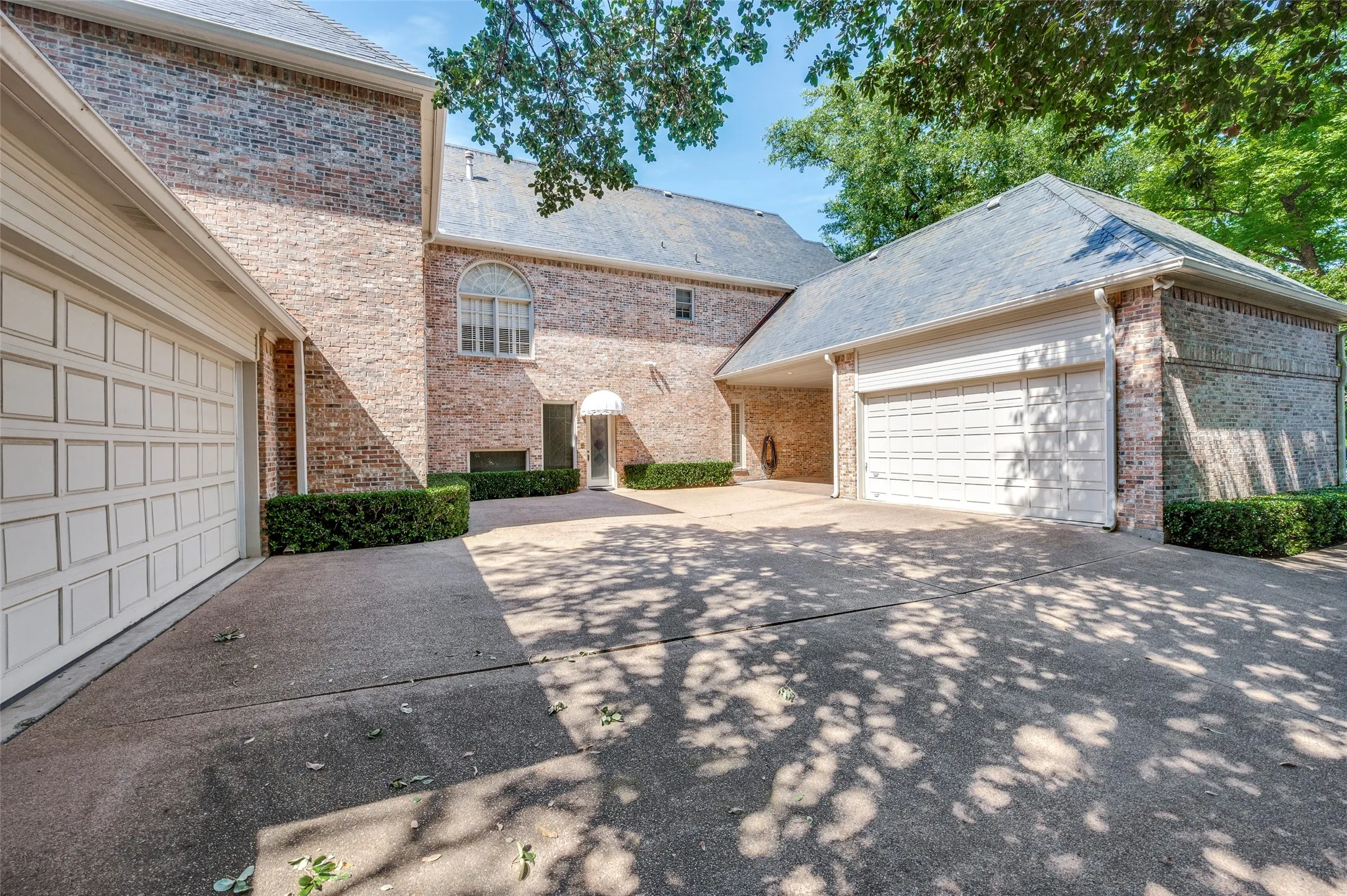 Single Family Residence For Sale in Dallas County , 10445 Strait Lane, Dallas, Texas 75229, 5 Bedrooms, 6 Bathrooms, 3 Garage spaces, 7,245 Sqft, built in 1989, Price $6,750,000, mls#21271770, Real Estate Agent in Dallas, Homes For Sale in Dallas county, Homes For Sale in Dallas, Realtor in Dallas Texas, Real Estate Brokerage Independent Realty Texas, Luminita Cordes Realtor