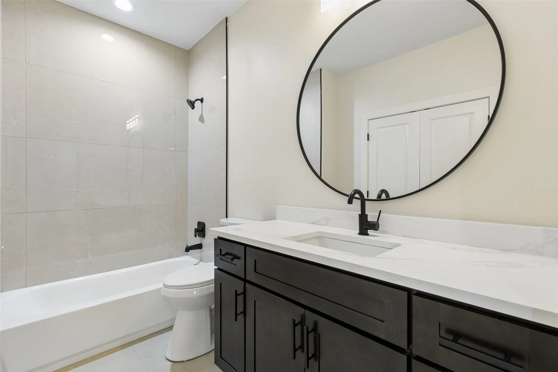Single Family Residence For Sale in Dallas County , 3324 Navaro Street, Dallas, Texas 75212, 4 Bedroom, 4 Bathroom, Garage spaces, 2,236 Sqft, built in 2005, mls#21269329, Real Estate Agent in Dallas, Homes For Sale in Dallas county, Homes For Sale in Dallas, Realtor in Dallas Texas, Real Estate Brokerage Independent Realty Texas, Luminita Cordes Realtor