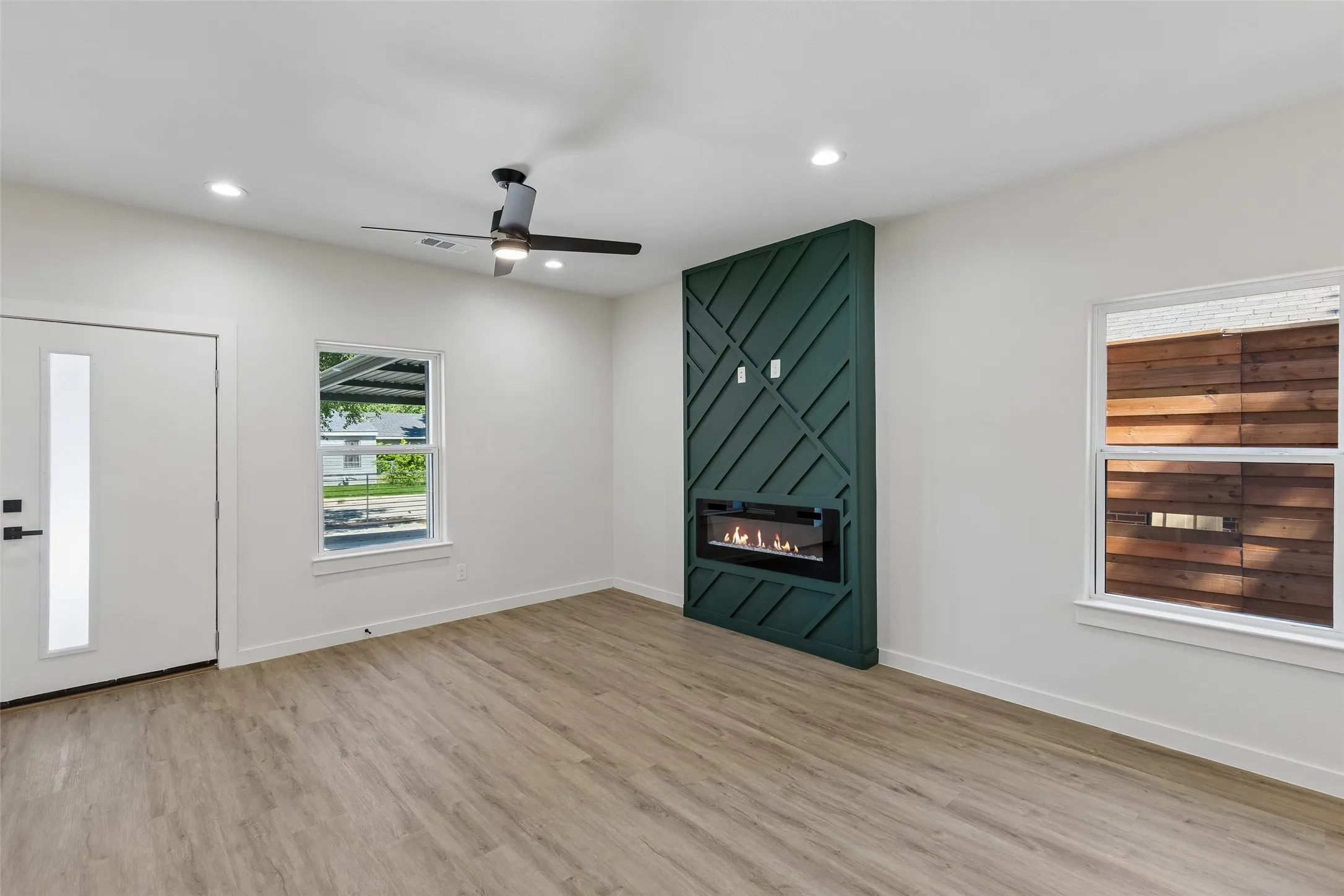 Single Family Residence For Sale in Dallas County , 3324 Navaro Street, Dallas, Texas 75212, 4 Bedroom, 4 Bathroom, Garage spaces, 2,236 Sqft, built in 2005, mls#21269329, Real Estate Agent in Dallas, Homes For Sale in Dallas county, Homes For Sale in Dallas, Realtor in Dallas Texas, Real Estate Brokerage Independent Realty Texas, Luminita Cordes Realtor