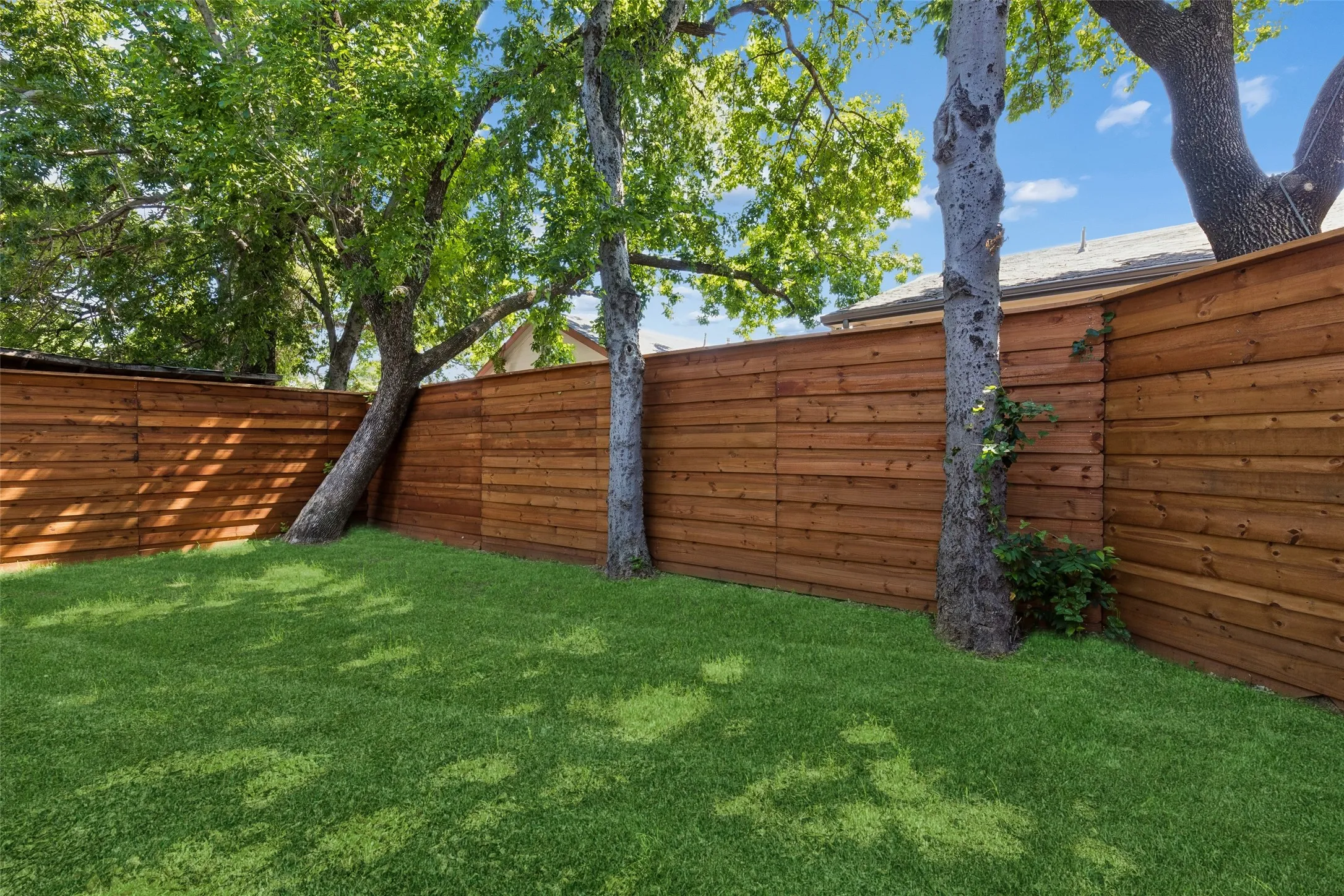 Single Family Residence For Sale in Dallas County , 3324 Navaro Street, Dallas, Texas 75212, 4 Bedroom, 4 Bathroom, Garage spaces, 2,236 Sqft, built in 2005, mls#21269329, Real Estate Agent in Dallas, Homes For Sale in Dallas county, Homes For Sale in Dallas, Realtor in Dallas Texas, Real Estate Brokerage Independent Realty Texas, Luminita Cordes Realtor