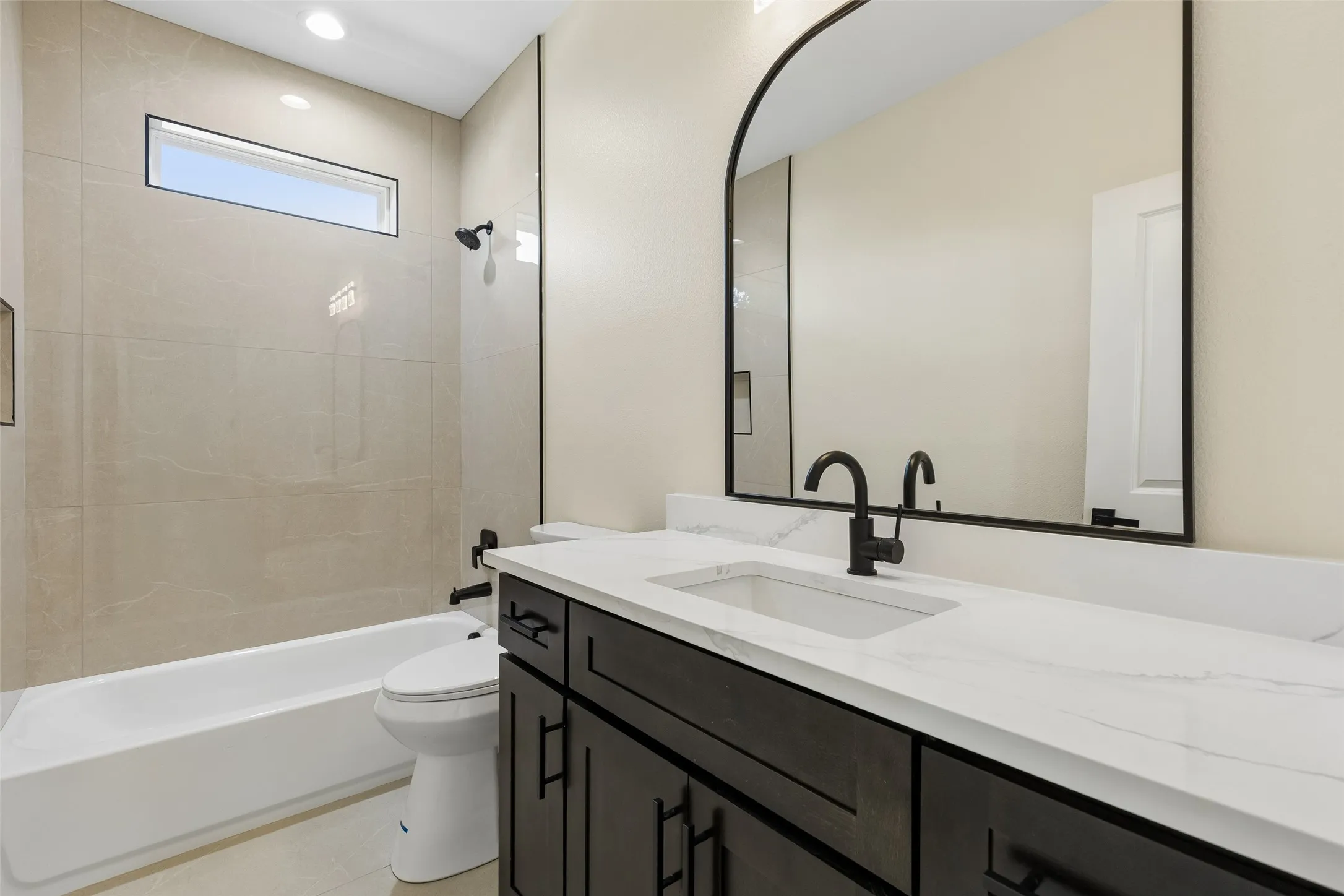 Single Family Residence For Sale in Dallas County , 3324 Navaro Street, Dallas, Texas 75212, 4 Bedroom, 4 Bathroom, Garage spaces, 2,236 Sqft, built in 2005, mls#21269329, Real Estate Agent in Dallas, Homes For Sale in Dallas county, Homes For Sale in Dallas, Realtor in Dallas Texas, Real Estate Brokerage Independent Realty Texas, Luminita Cordes Realtor