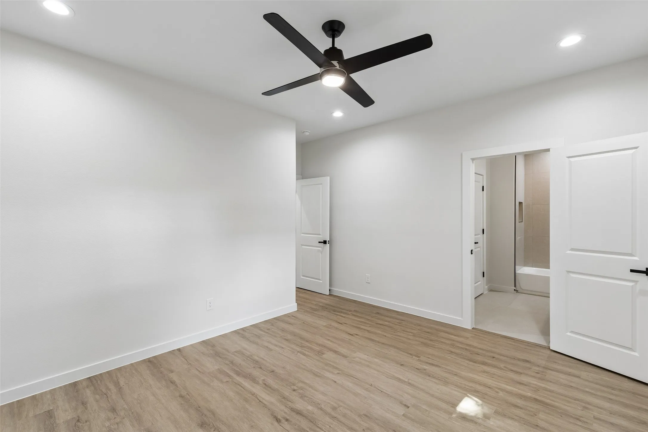 Single Family Residence For Sale in Dallas County , 3324 Navaro Street, Dallas, Texas 75212, 4 Bedroom, 4 Bathroom, Garage spaces, 2,236 Sqft, built in 2005, mls#21269329, Real Estate Agent in Dallas, Homes For Sale in Dallas county, Homes For Sale in Dallas, Realtor in Dallas Texas, Real Estate Brokerage Independent Realty Texas, Luminita Cordes Realtor