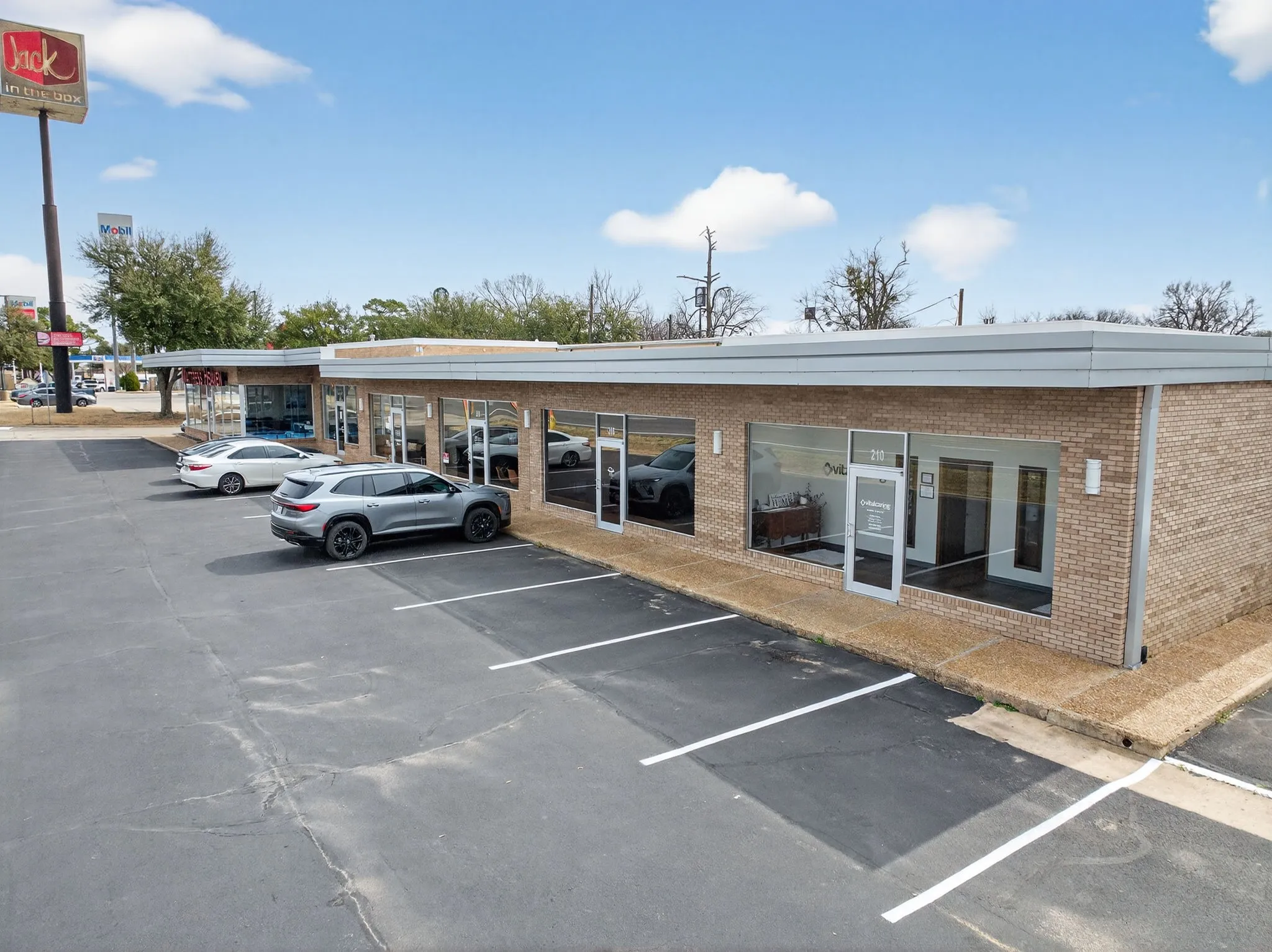 Business For Rent in Hopkins County , 200 Shannon Road W 206, Sulphur Springs, Texas 75482, 0, 0, Garage spaces, 0 Sqft, built in 1972, Price $1,400, mls#21271717, Real Estate Agent in Sulphur Springs, Homes For Rent in Hopkins county, Homes For Rent in Sulphur Springs, Realtor in Sulphur Springs Texas, Real Estate Brokerage Independent Realty Texas, Luminita Cordes Realtor