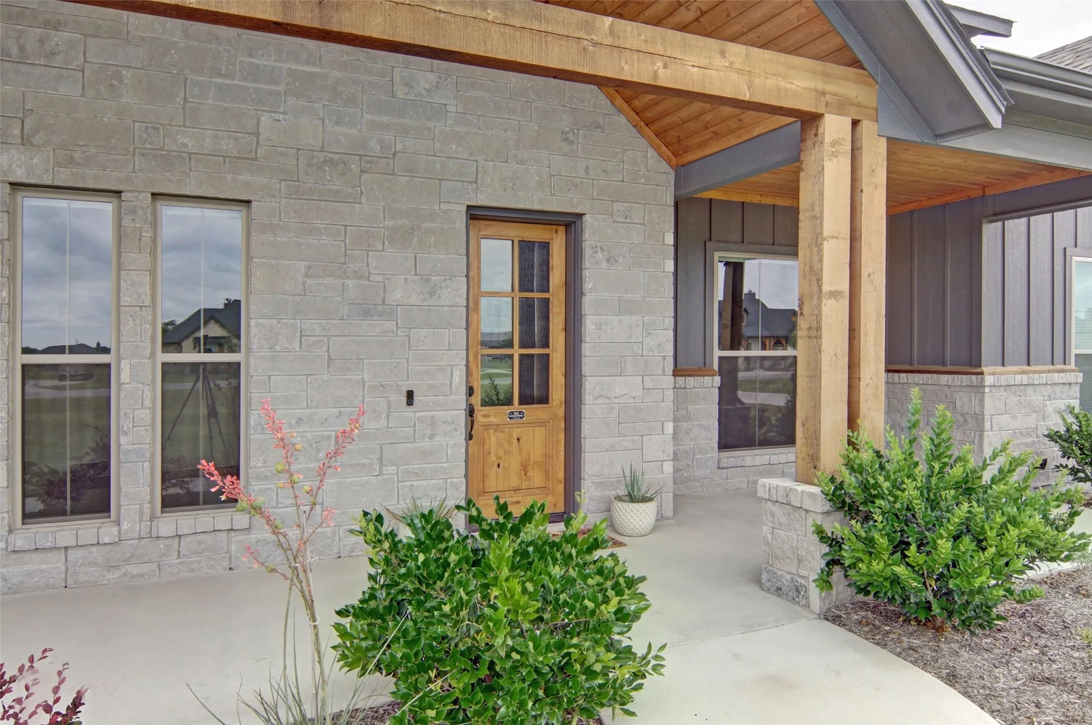 Single Family Residence For Sale in Parker County , 242 Coalson Crossing, Azle, Texas 76020, 4 Bedroom, 3 Bathroom, 3 Garage spaces, 2,579 Sqft, built in 2023, mls#21268600, Real Estate Agent in Azle, Homes For Sale in Parker county, Homes For Sale in Azle, Realtor in Azle Texas, Real Estate Brokerage Independent Realty Texas, Luminita Cordes Realtor