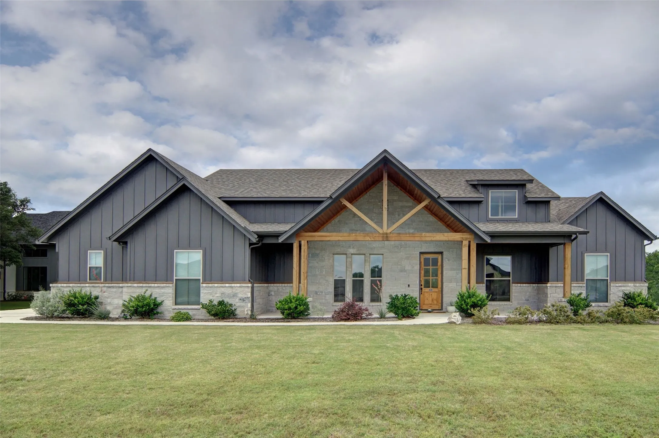 Single Family Residence For Sale in Parker County , 242 Coalson Crossing, Azle, Texas 76020, 4 Bedroom, 3 Bathroom, 3 Garage spaces, 2,579 Sqft, built in 2023, mls#21268600, Real Estate Agent in Azle, Homes For Sale in Parker county, Homes For Sale in Azle, Realtor in Azle Texas, Real Estate Brokerage Independent Realty Texas, Luminita Cordes Realtor