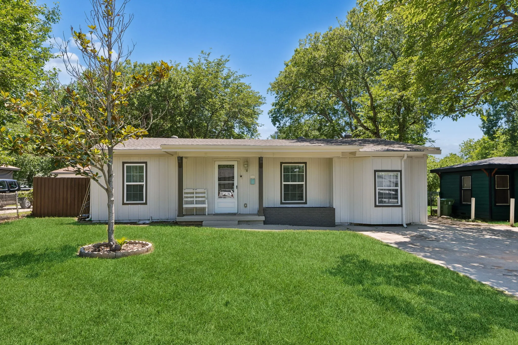 Single Family Residence For Sale in Tarrant County , 6642 Onyx Drive N, North Richland Hills, Texas 76180, 3 Bedroom, 2 Bathroom, Garage spaces, 1,230 Sqft, built in 1953, mls#21271137, Real Estate Agent in North Richland Hills, Homes For Sale in Tarrant county, Homes For Sale in North Richland Hills, Realtor in North Richland Hills Texas, Real Estate Brokerage Independent Realty Texas, Luminita Cordes Realtor