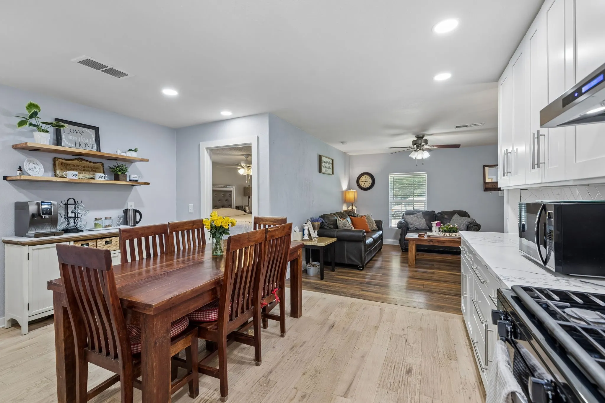 Single Family Residence For Sale in Tarrant County , 6642 Onyx Drive N, North Richland Hills, Texas 76180, 3 Bedroom, 2 Bathroom, Garage spaces, 1,230 Sqft, built in 1953, mls#21271137, Real Estate Agent in North Richland Hills, Homes For Sale in Tarrant county, Homes For Sale in North Richland Hills, Realtor in North Richland Hills Texas, Real Estate Brokerage Independent Realty Texas, Luminita Cordes Realtor
