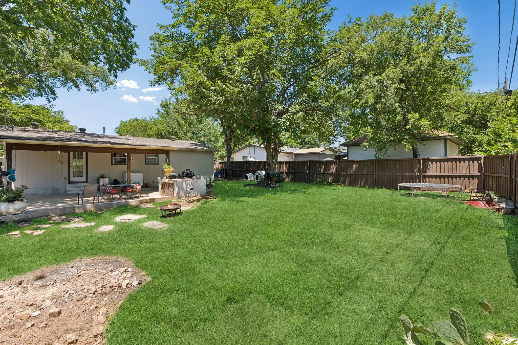 Single Family Residence For Sale in Tarrant County , 6642 Onyx Drive N, North Richland Hills, Texas 76180, 3 Bedroom, 2 Bathroom, Garage spaces, 1,230 Sqft, built in 1953, mls#21271137, Real Estate Agent in North Richland Hills, Homes For Sale in Tarrant county, Homes For Sale in North Richland Hills, Realtor in North Richland Hills Texas, Real Estate Brokerage Independent Realty Texas, Luminita Cordes Realtor
