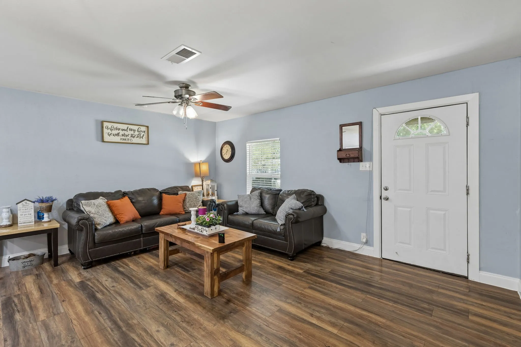Single Family Residence For Sale in Tarrant County , 6642 Onyx Drive N, North Richland Hills, Texas 76180, 3 Bedroom, 2 Bathroom, Garage spaces, 1,230 Sqft, built in 1953, mls#21271137, Real Estate Agent in North Richland Hills, Homes For Sale in Tarrant county, Homes For Sale in North Richland Hills, Realtor in North Richland Hills Texas, Real Estate Brokerage Independent Realty Texas, Luminita Cordes Realtor