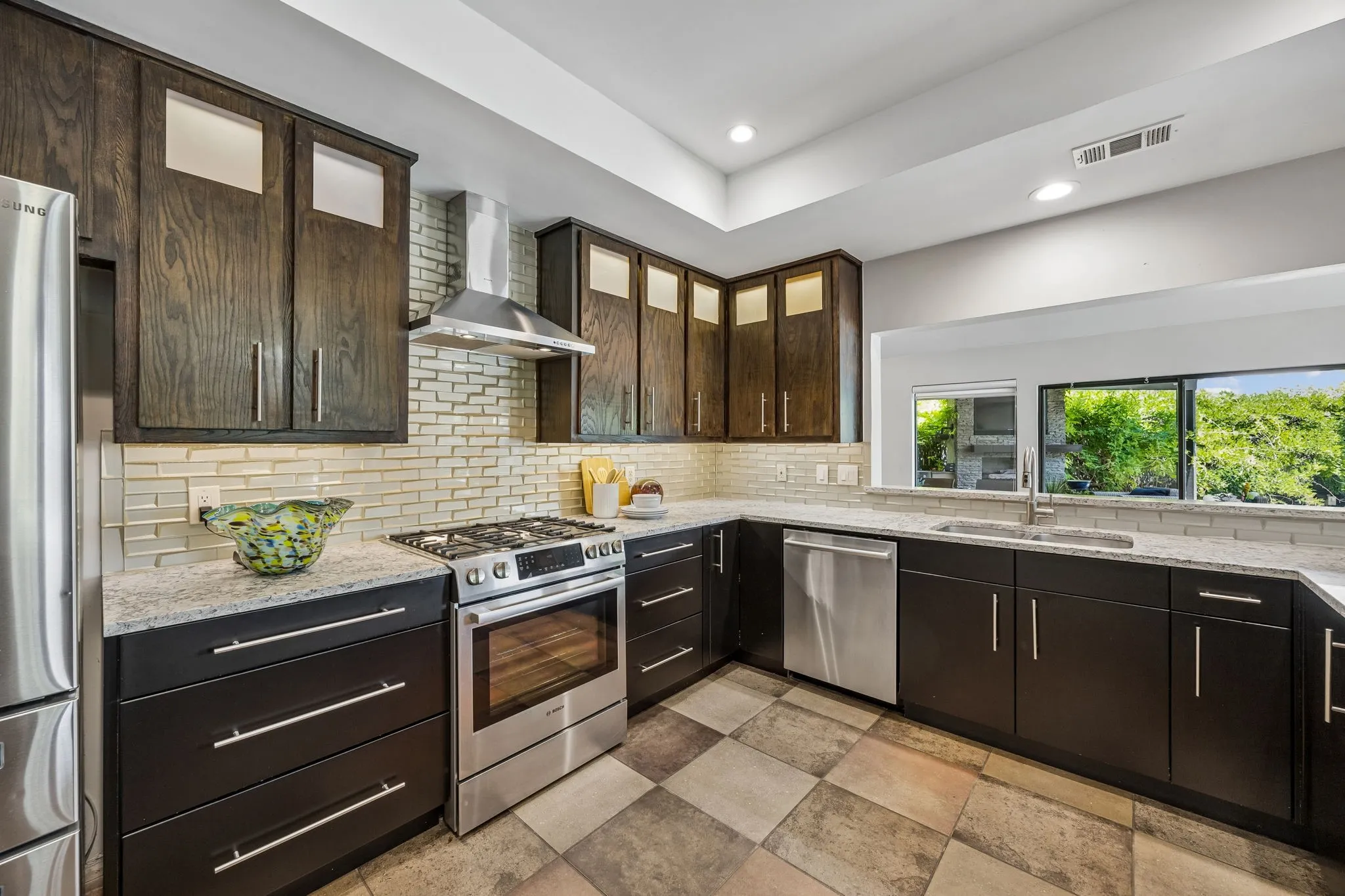 Bosch Appliances & 5-burner GAS range