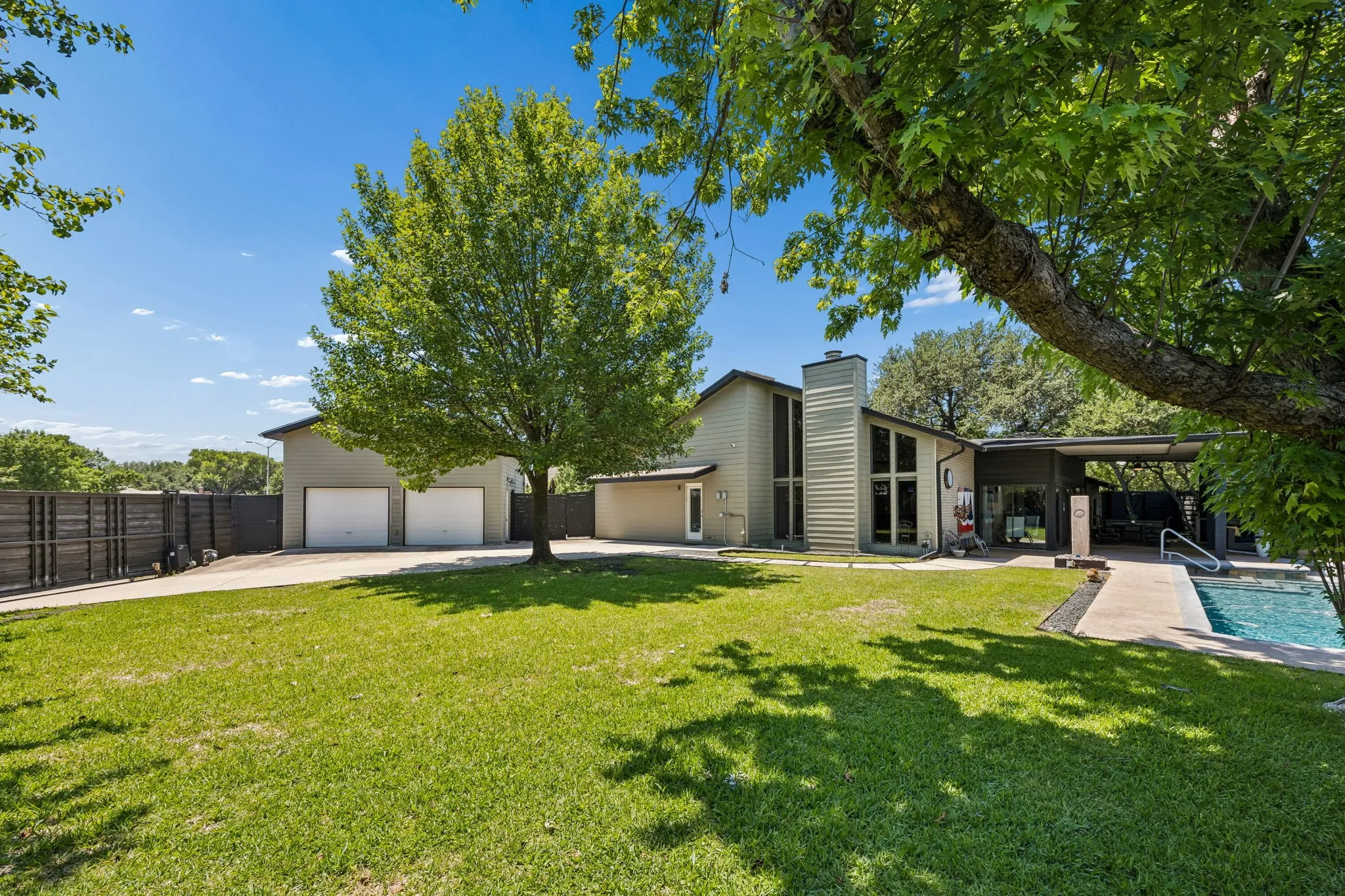 2-level garage w WORKSHOP & there is also a Kohler whole-house GENERATOR!