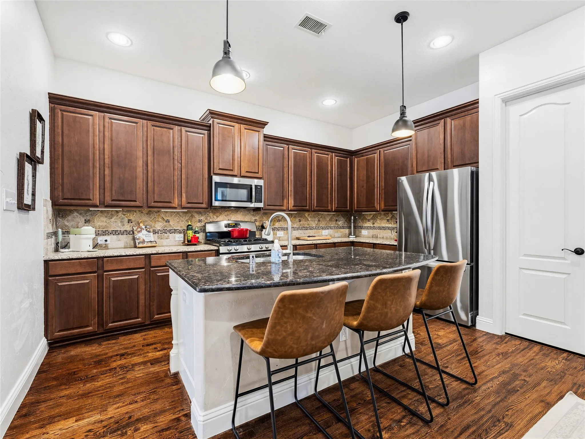 Single Family Residence For Sale in Denton County , 3023 Kiln Drive, Corinth, Texas 76210, 4 Bedroom, 3 Bathroom, 3 Garage spaces, 3,335 Sqft, built in 2010, mls#21268007, Real Estate Agent in Corinth, Homes For Sale in Denton county, Homes For Sale in Corinth, Realtor in Corinth Texas, Real Estate Brokerage Independent Realty Texas, Luminita Cordes Realtor