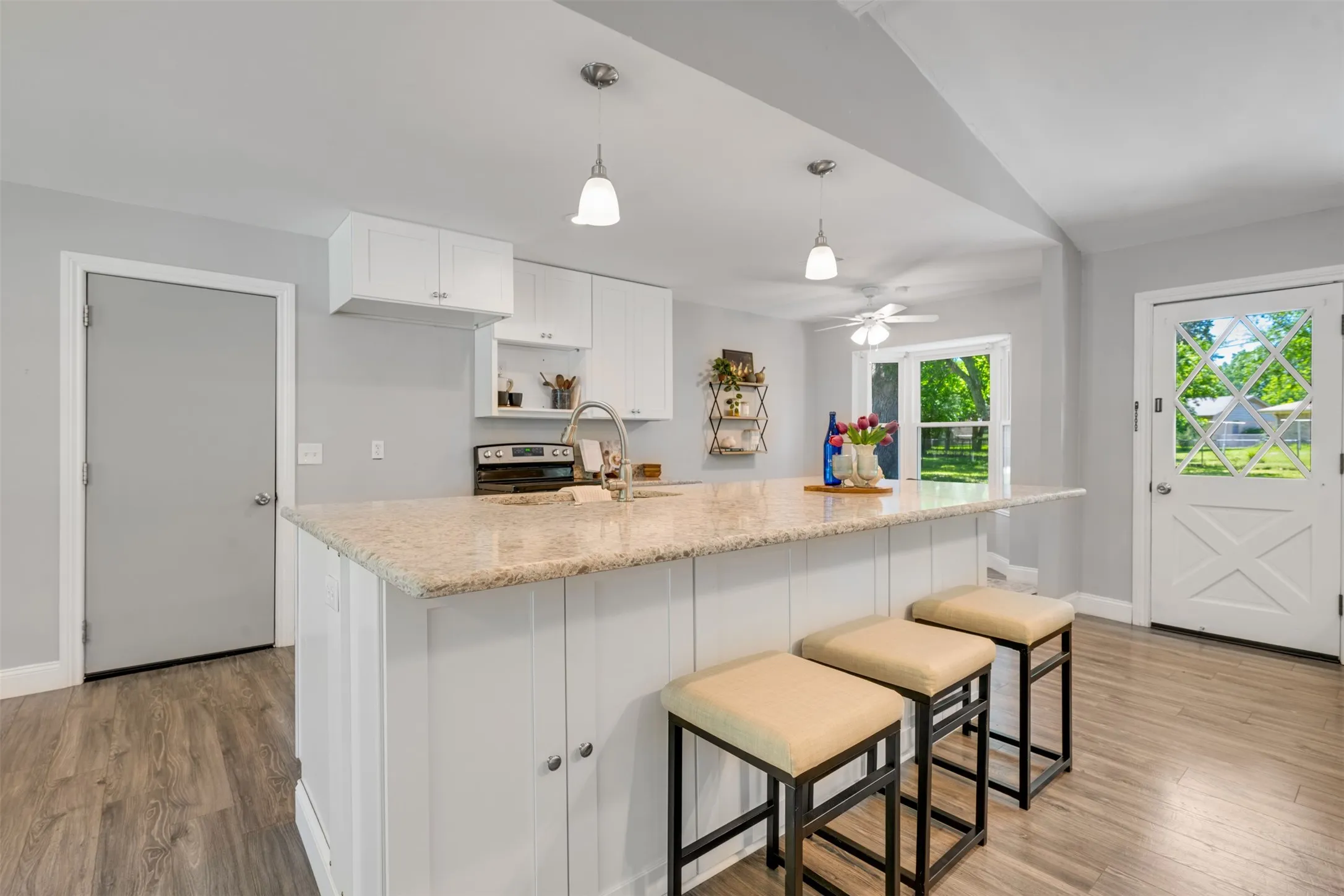 Single Family Residence For Sale in Hunt County , 3011 Tanglewood Drive, Commerce, Texas 75428, 3 Bedroom, 2 Bathroom, 2 Garage spaces, 1,890 Sqft, built in 1967, mls#21271788, Real Estate Agent in Commerce, Homes For Sale in Hunt county, Homes For Sale in Commerce, Realtor in Commerce Texas, Real Estate Brokerage Independent Realty Texas, Luminita Cordes Realtor