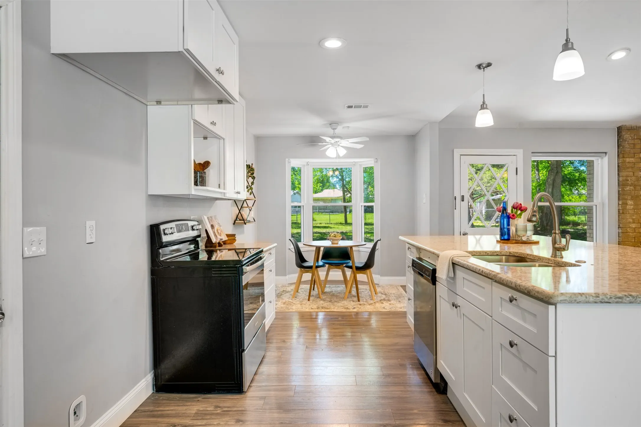 Single Family Residence For Sale in Hunt County , 3011 Tanglewood Drive, Commerce, Texas 75428, 3 Bedroom, 2 Bathroom, 2 Garage spaces, 1,890 Sqft, built in 1967, mls#21271788, Real Estate Agent in Commerce, Homes For Sale in Hunt county, Homes For Sale in Commerce, Realtor in Commerce Texas, Real Estate Brokerage Independent Realty Texas, Luminita Cordes Realtor