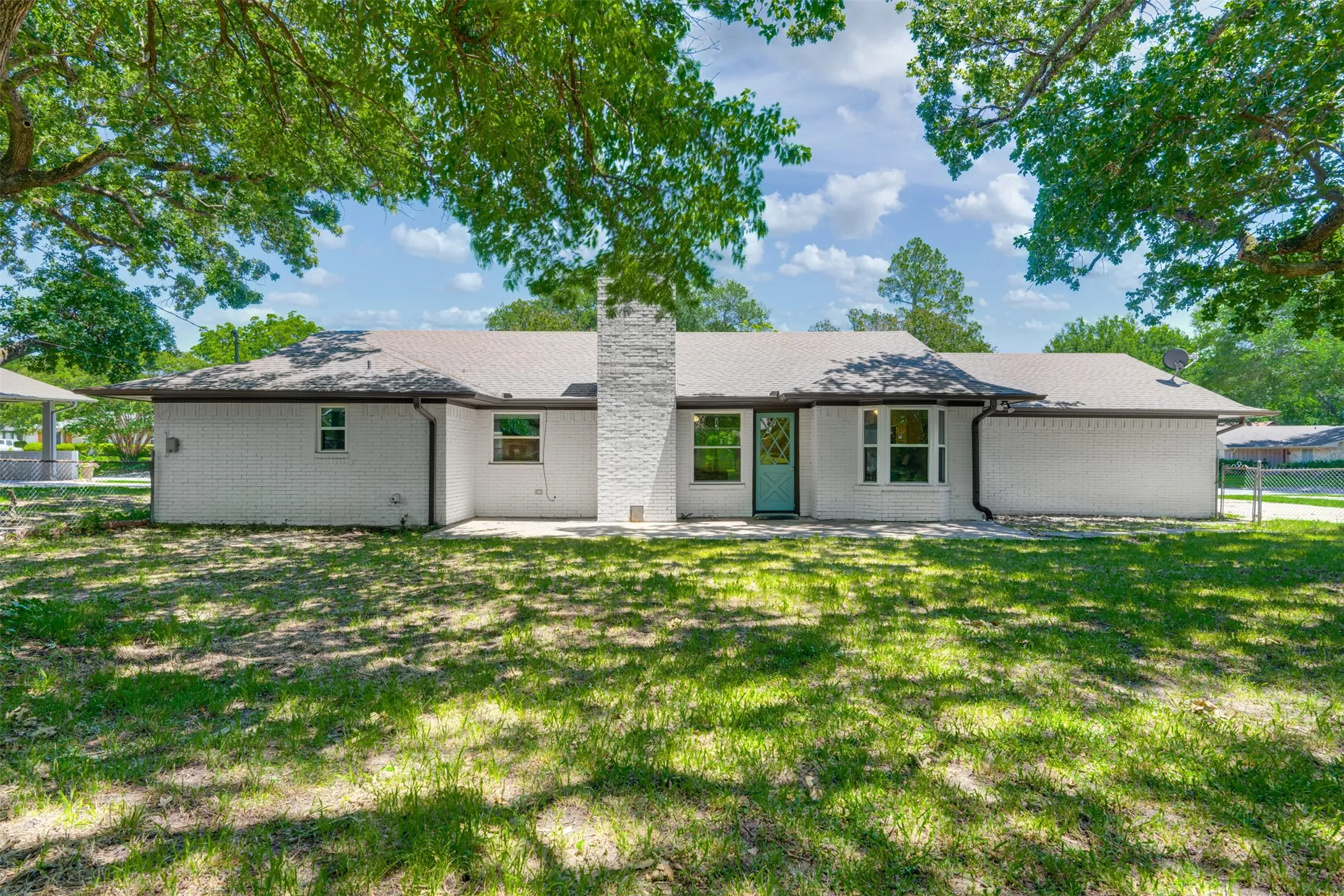 Single Family Residence For Sale in Hunt County , 3011 Tanglewood Drive, Commerce, Texas 75428, 3 Bedroom, 2 Bathroom, 2 Garage spaces, 1,890 Sqft, built in 1967, mls#21271788, Real Estate Agent in Commerce, Homes For Sale in Hunt county, Homes For Sale in Commerce, Realtor in Commerce Texas, Real Estate Brokerage Independent Realty Texas, Luminita Cordes Realtor