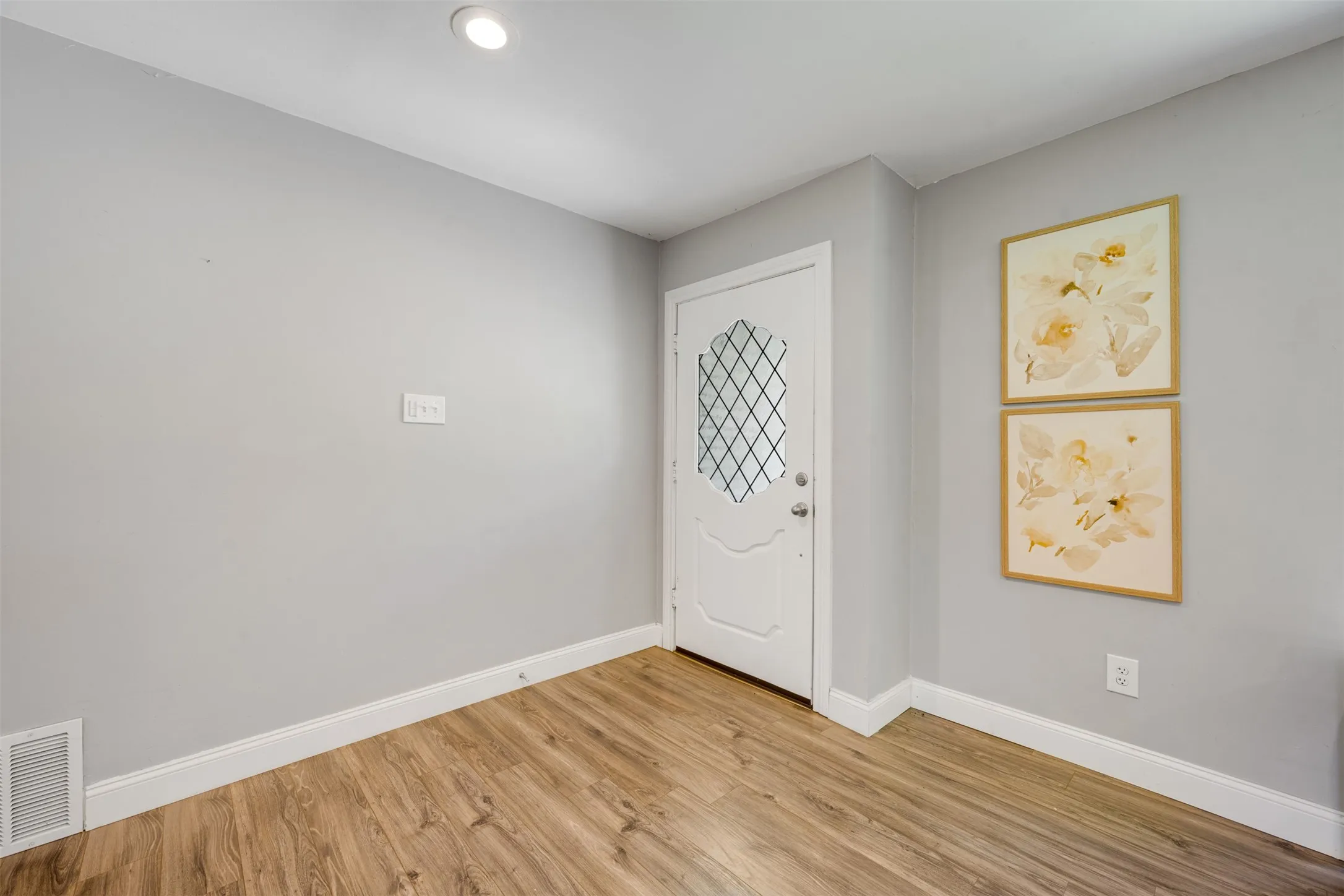 Single Family Residence For Sale in Hunt County , 3011 Tanglewood Drive, Commerce, Texas 75428, 3 Bedroom, 2 Bathroom, 2 Garage spaces, 1,890 Sqft, built in 1967, mls#21271788, Real Estate Agent in Commerce, Homes For Sale in Hunt county, Homes For Sale in Commerce, Realtor in Commerce Texas, Real Estate Brokerage Independent Realty Texas, Luminita Cordes Realtor