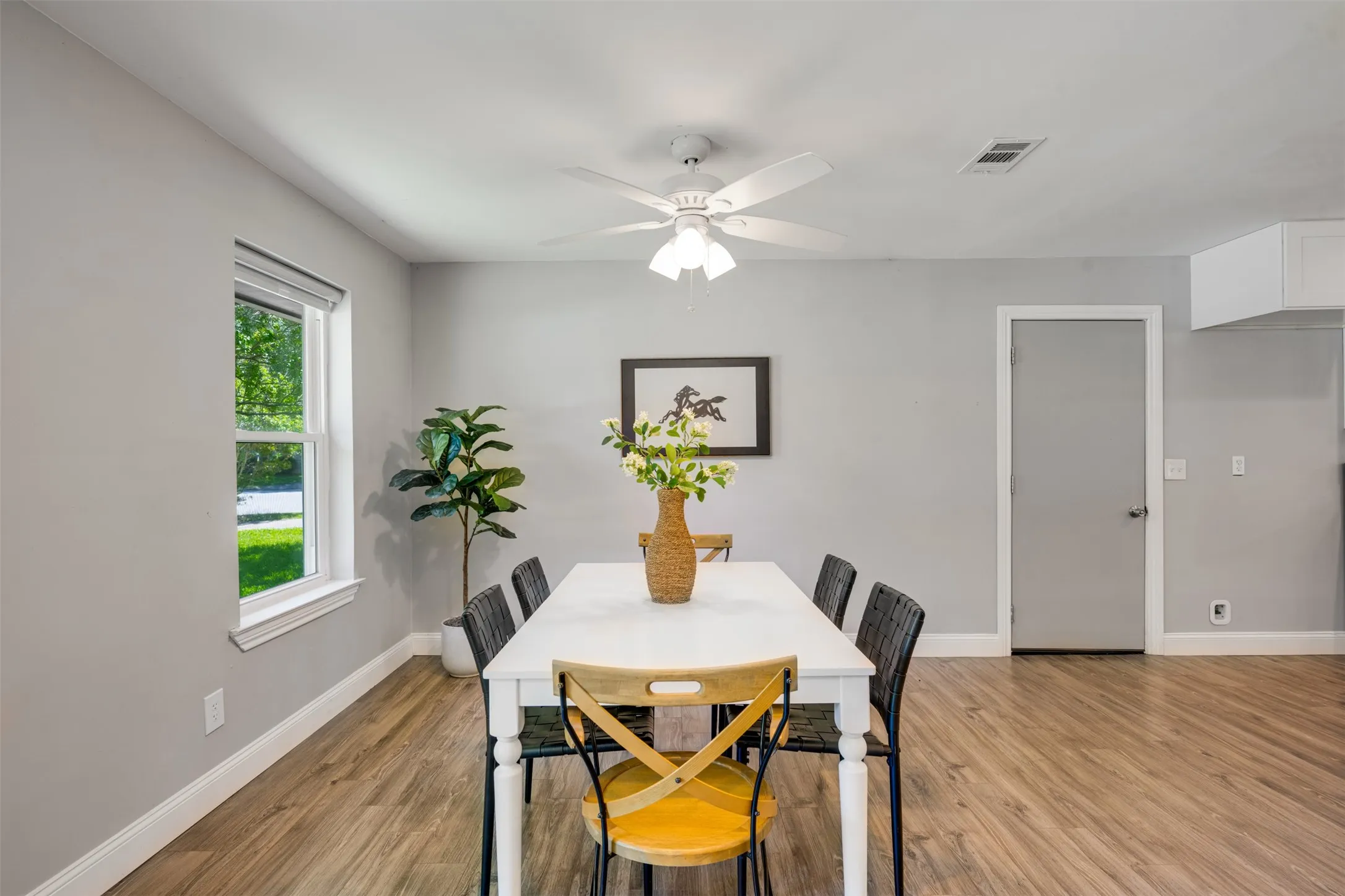 Single Family Residence For Sale in Hunt County , 3011 Tanglewood Drive, Commerce, Texas 75428, 3 Bedroom, 2 Bathroom, 2 Garage spaces, 1,890 Sqft, built in 1967, mls#21271788, Real Estate Agent in Commerce, Homes For Sale in Hunt county, Homes For Sale in Commerce, Realtor in Commerce Texas, Real Estate Brokerage Independent Realty Texas, Luminita Cordes Realtor