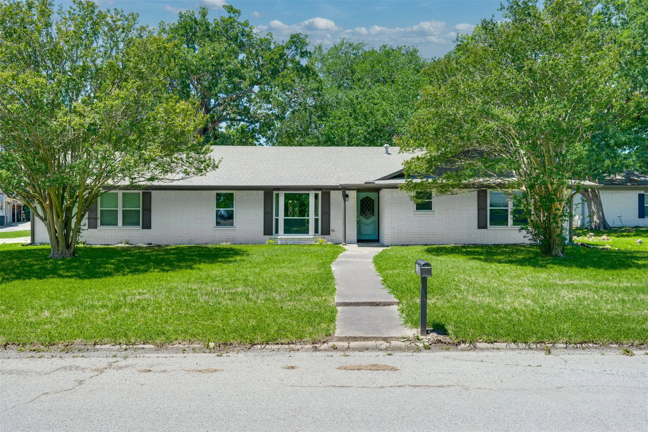 Single Family Residence For Sale in Hunt County , 3011 Tanglewood Drive, Commerce, Texas 75428, 3 Bedroom, 2 Bathroom, 2 Garage spaces, 1,890 Sqft, built in 1967, mls#21271788, Real Estate Agent in Commerce, Homes For Sale in Hunt county, Homes For Sale in Commerce, Realtor in Commerce Texas, Real Estate Brokerage Independent Realty Texas, Luminita Cordes Realtor