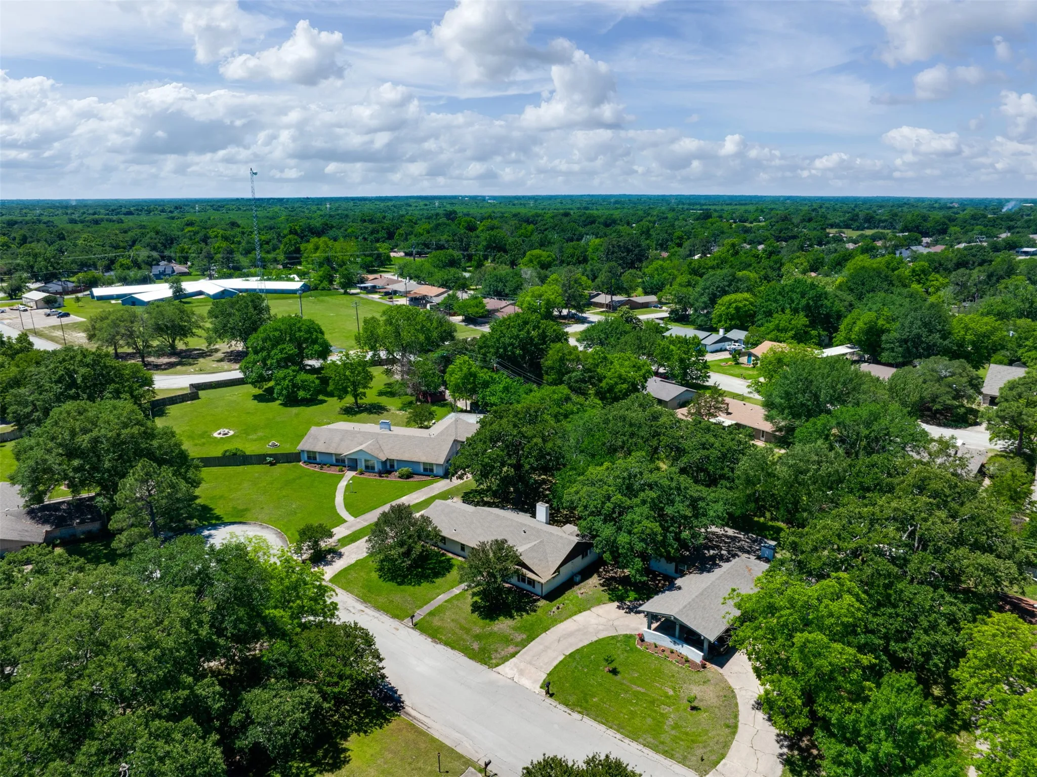Single Family Residence For Sale in Hunt County , 3011 Tanglewood Drive, Commerce, Texas 75428, 3 Bedroom, 2 Bathroom, 2 Garage spaces, 1,890 Sqft, built in 1967, mls#21271788, Real Estate Agent in Commerce, Homes For Sale in Hunt county, Homes For Sale in Commerce, Realtor in Commerce Texas, Real Estate Brokerage Independent Realty Texas, Luminita Cordes Realtor