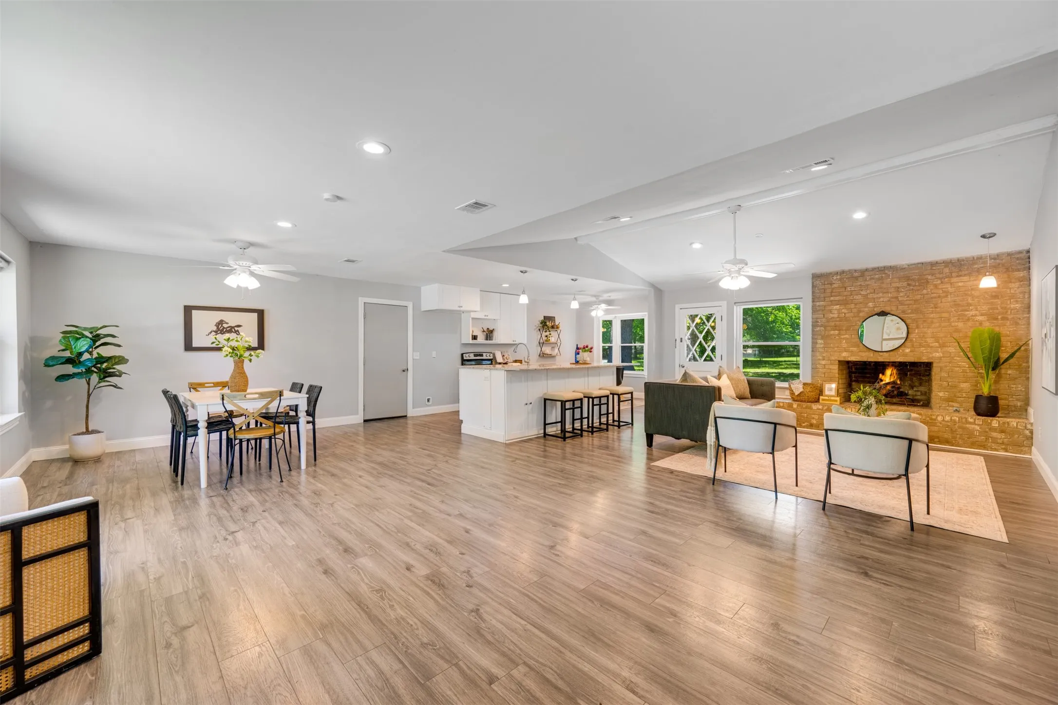 Single Family Residence For Sale in Hunt County , 3011 Tanglewood Drive, Commerce, Texas 75428, 3 Bedroom, 2 Bathroom, 2 Garage spaces, 1,890 Sqft, built in 1967, mls#21271788, Real Estate Agent in Commerce, Homes For Sale in Hunt county, Homes For Sale in Commerce, Realtor in Commerce Texas, Real Estate Brokerage Independent Realty Texas, Luminita Cordes Realtor