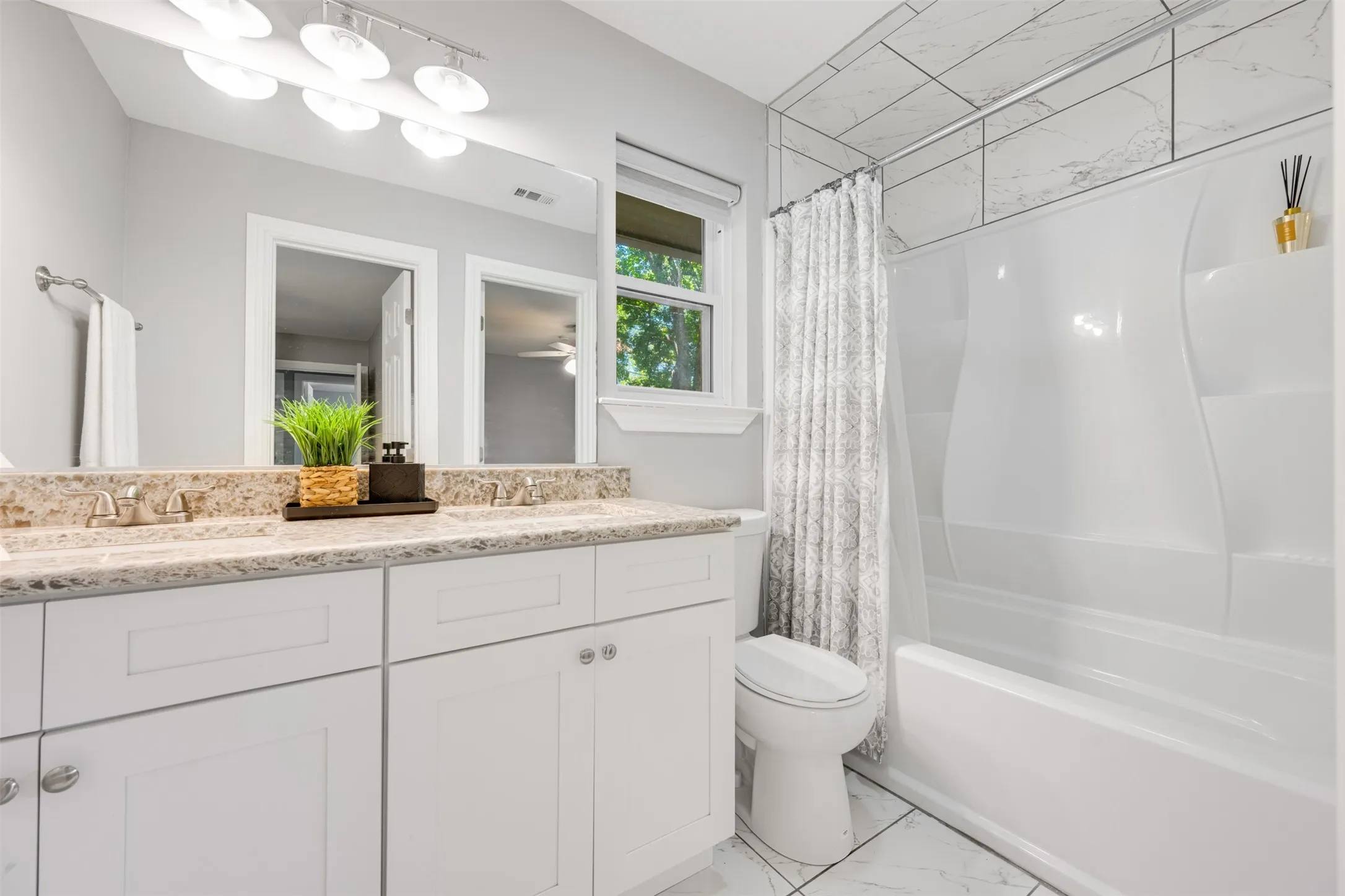 Single Family Residence For Sale in Hunt County , 3011 Tanglewood Drive, Commerce, Texas 75428, 3 Bedroom, 2 Bathroom, 2 Garage spaces, 1,890 Sqft, built in 1967, mls#21271788, Real Estate Agent in Commerce, Homes For Sale in Hunt county, Homes For Sale in Commerce, Realtor in Commerce Texas, Real Estate Brokerage Independent Realty Texas, Luminita Cordes Realtor