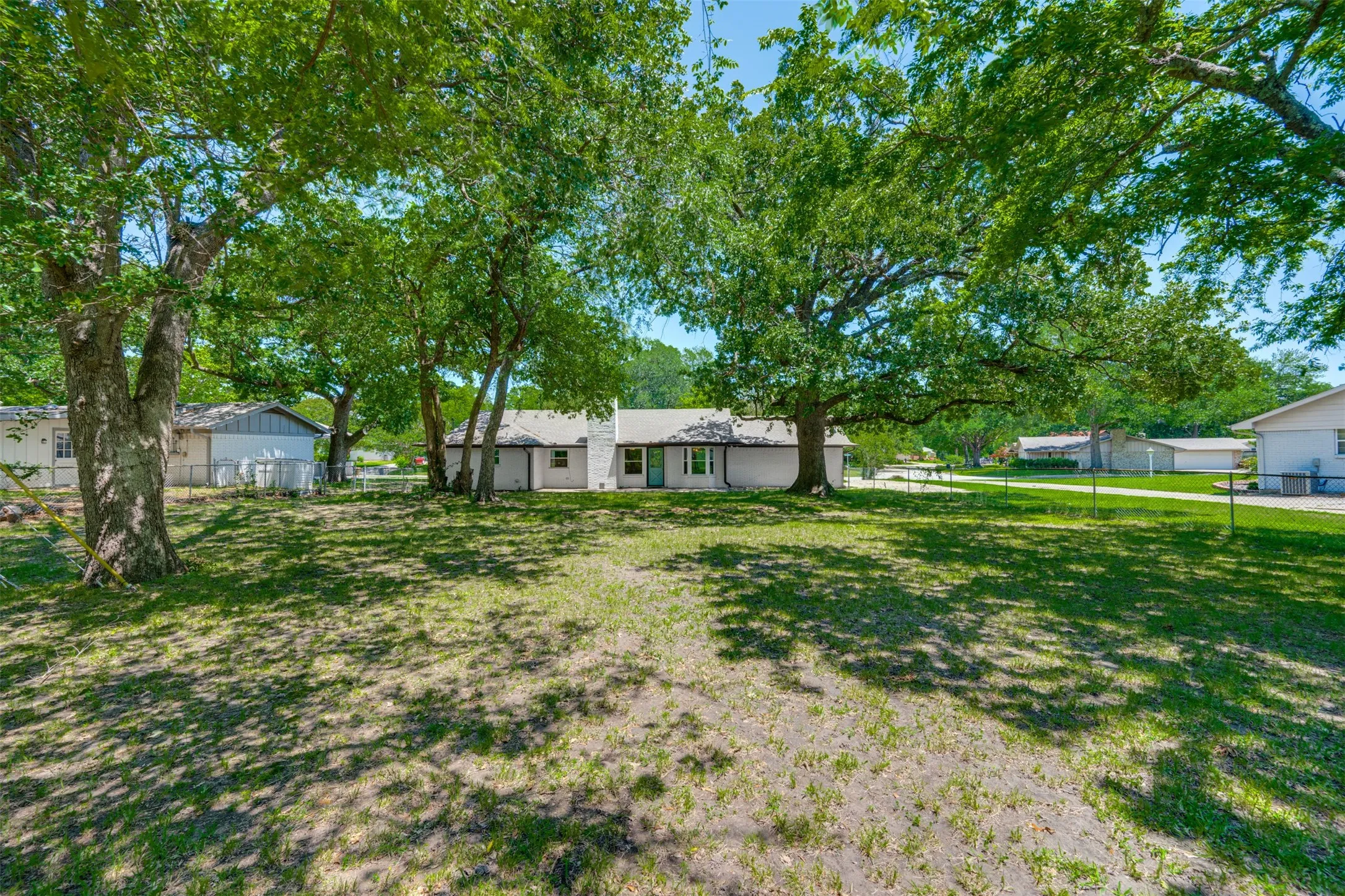 Single Family Residence For Sale in Hunt County , 3011 Tanglewood Drive, Commerce, Texas 75428, 3 Bedroom, 2 Bathroom, 2 Garage spaces, 1,890 Sqft, built in 1967, mls#21271788, Real Estate Agent in Commerce, Homes For Sale in Hunt county, Homes For Sale in Commerce, Realtor in Commerce Texas, Real Estate Brokerage Independent Realty Texas, Luminita Cordes Realtor