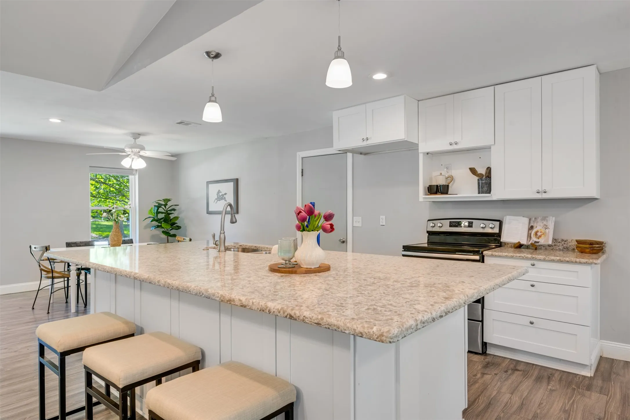 Single Family Residence For Sale in Hunt County , 3011 Tanglewood Drive, Commerce, Texas 75428, 3 Bedroom, 2 Bathroom, 2 Garage spaces, 1,890 Sqft, built in 1967, mls#21271788, Real Estate Agent in Commerce, Homes For Sale in Hunt county, Homes For Sale in Commerce, Realtor in Commerce Texas, Real Estate Brokerage Independent Realty Texas, Luminita Cordes Realtor