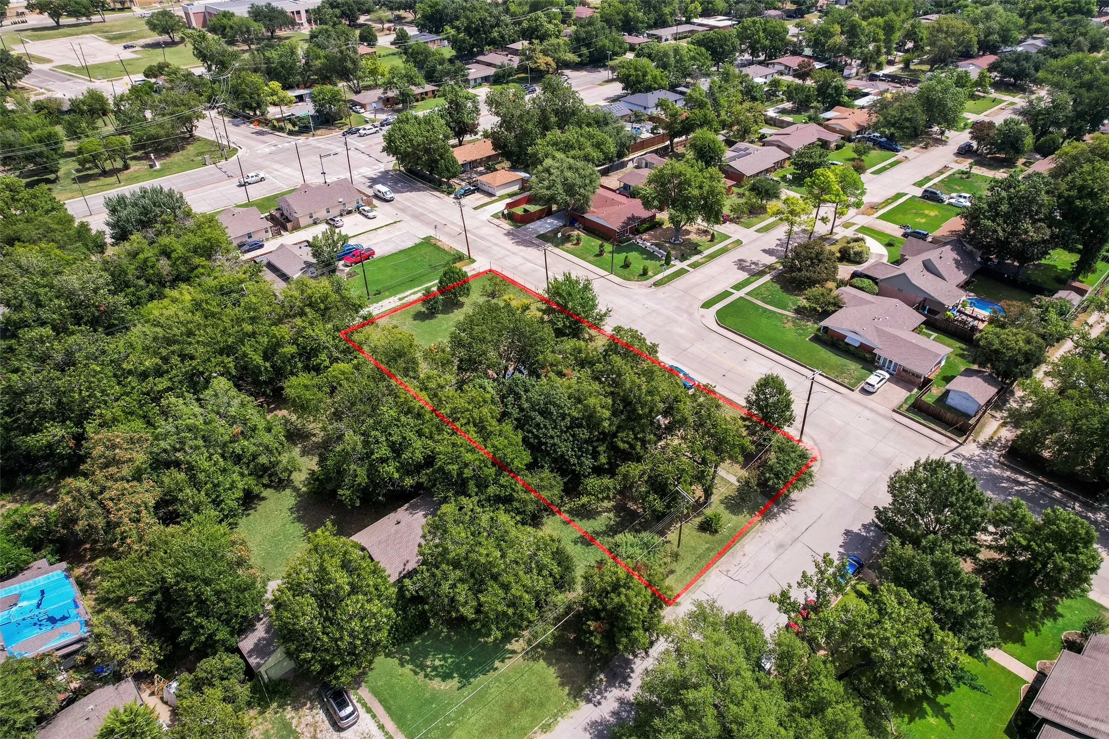 Single Family Residence For Sale in Dallas County , 1715 Francis Street, Carrollton, Texas 75006, 2 Bedrooms, 1 Bathroom, 1 Garage spaces, 912 Sqft, built in 1946, Price $349,000, mls#21260152, Real Estate Agent in Carrollton, Homes For Sale in Dallas county, Homes For Sale in Carrollton, Realtor in Carrollton Texas, Real Estate Brokerage Independent Realty Texas, Luminita Cordes Realtor