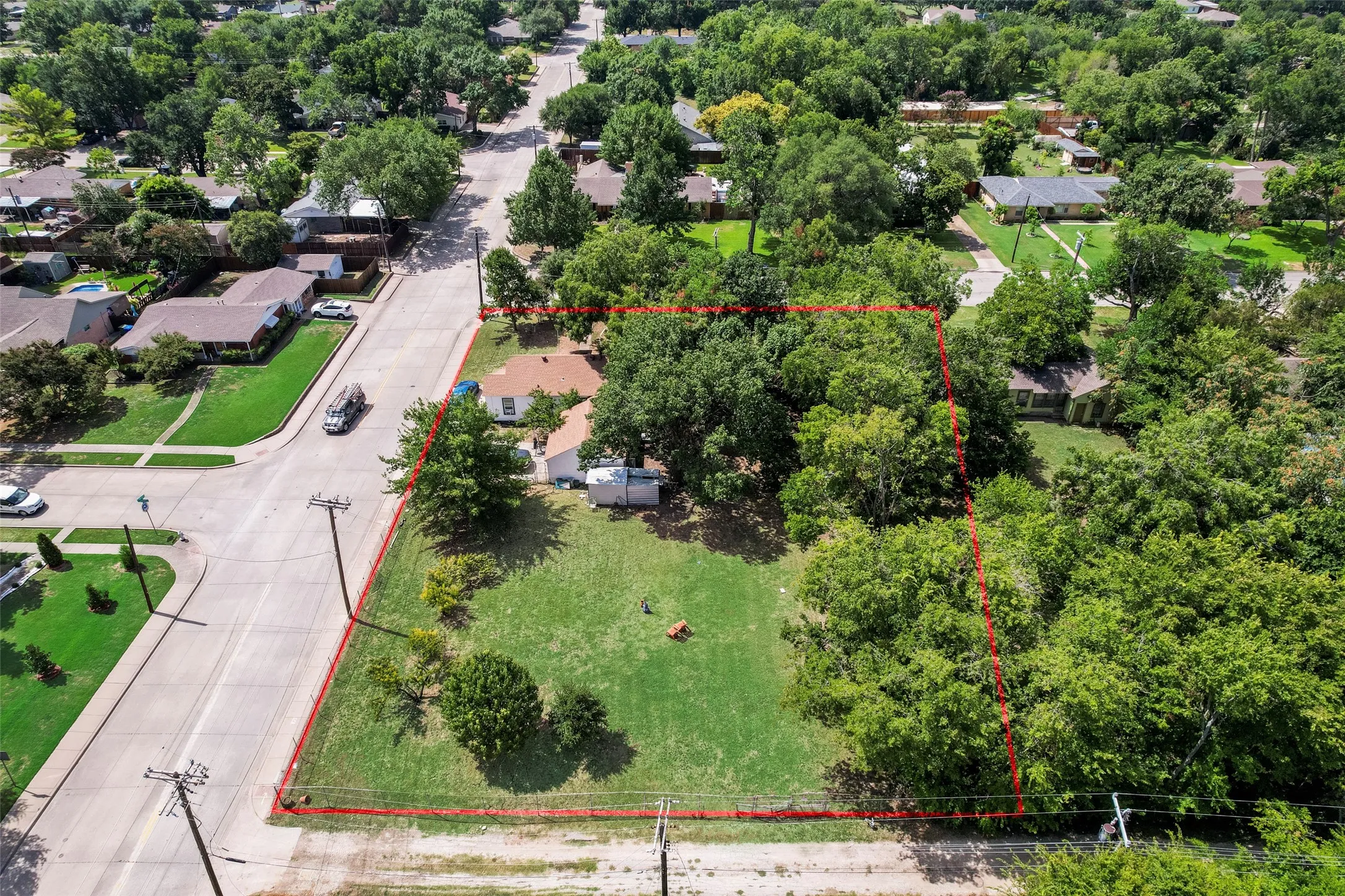 Single Family Residence For Sale in Dallas County , 1715 Francis Street, Carrollton, Texas 75006, 2 Bedrooms, 1 Bathroom, 1 Garage spaces, 912 Sqft, built in 1946, Price $349,000, mls#21260152, Real Estate Agent in Carrollton, Homes For Sale in Dallas county, Homes For Sale in Carrollton, Realtor in Carrollton Texas, Real Estate Brokerage Independent Realty Texas, Luminita Cordes Realtor